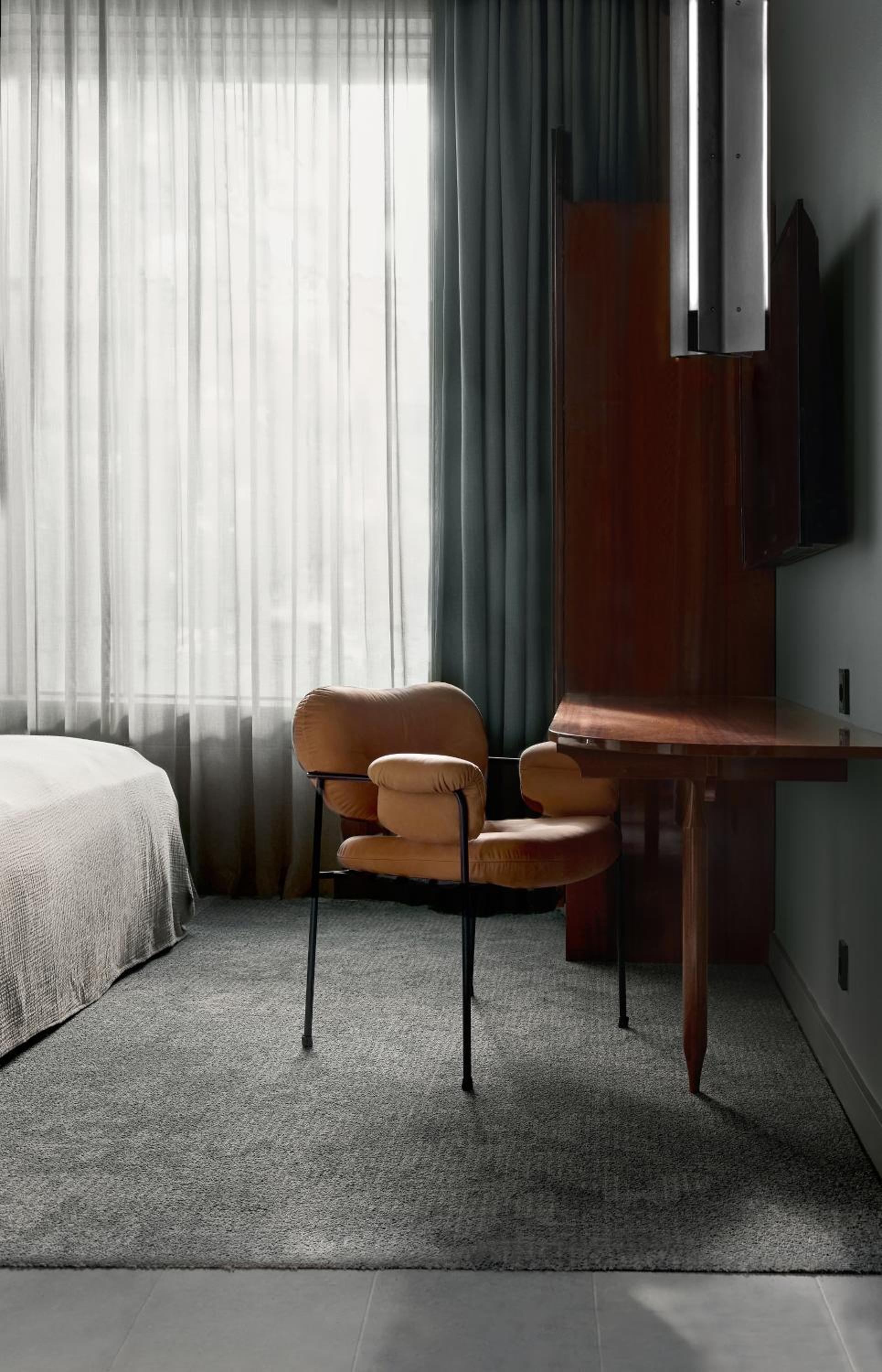 Standard Twin Room thumbnail 6