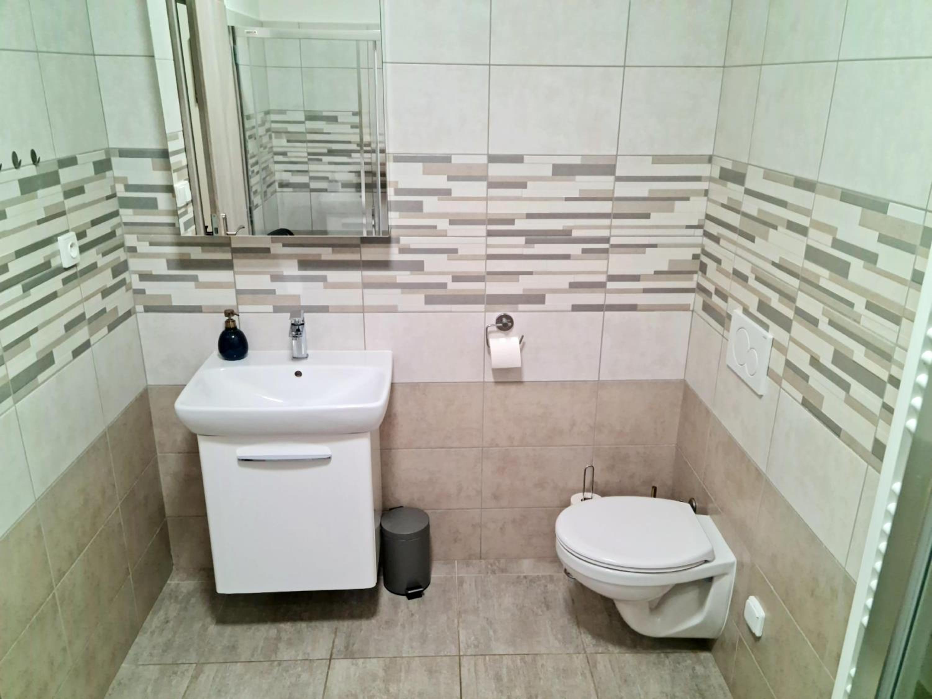 One-Bedroom Apartment - Photo 12