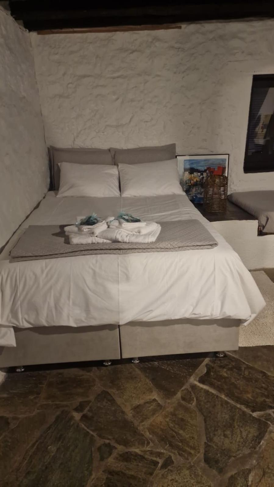 One-Bedroom House photo 1