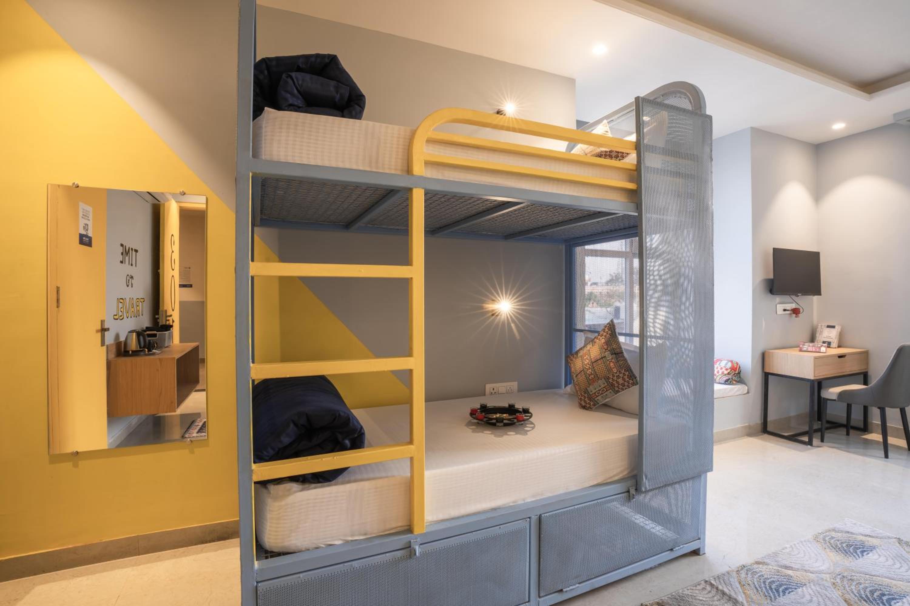Deluxe Quadruple Room - Photo 10