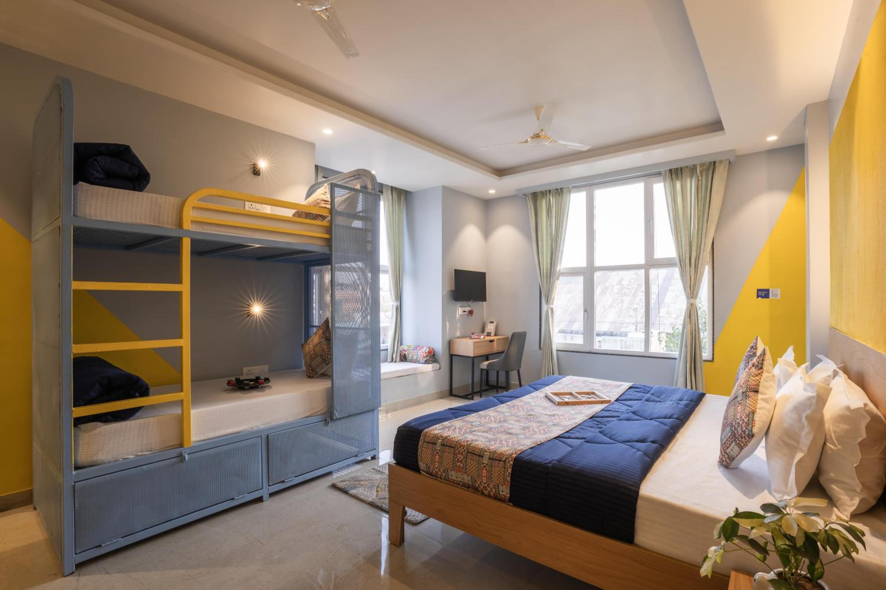Deluxe Quadruple Room - Photo 12