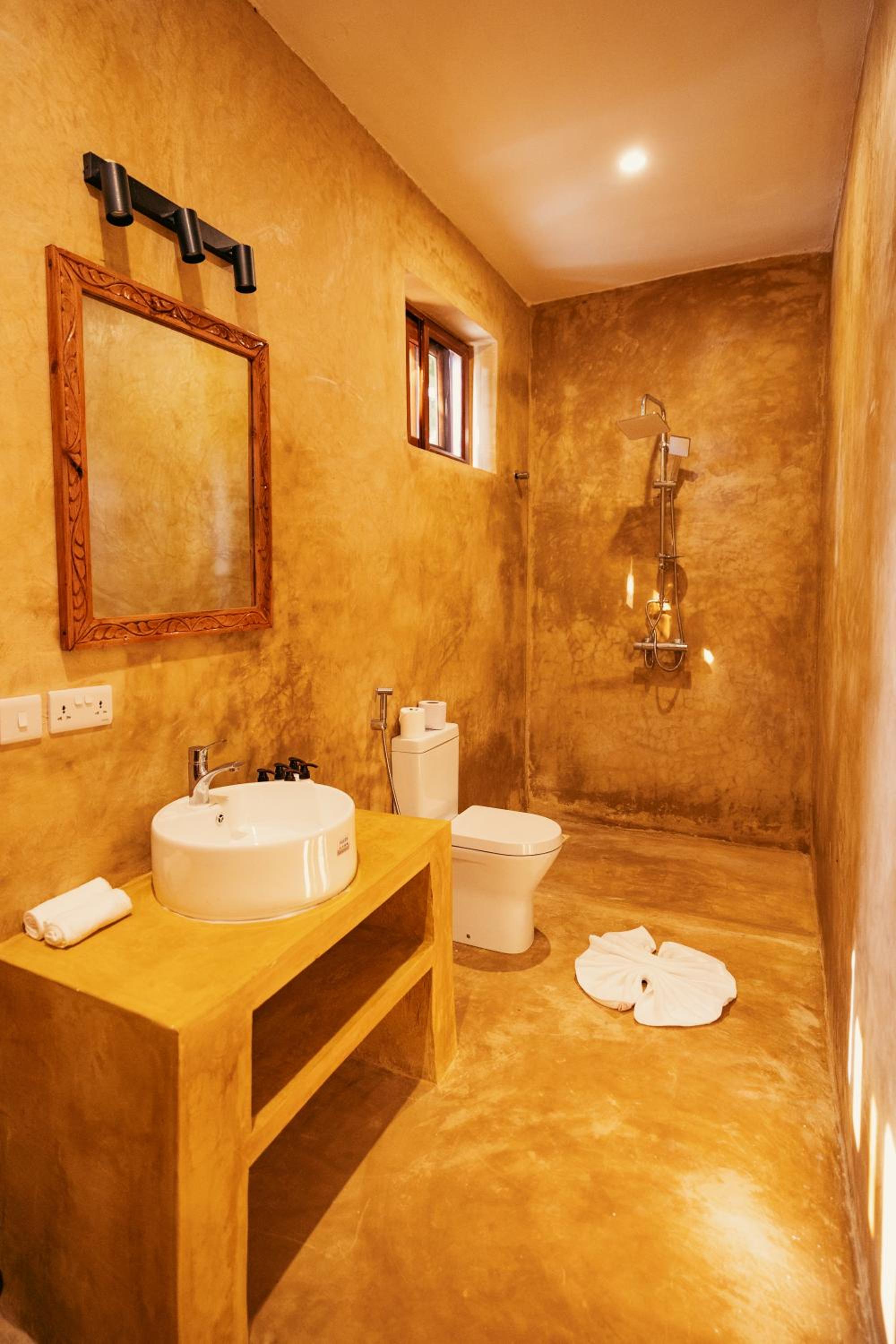 Triple Room with Pool View - Photo 9