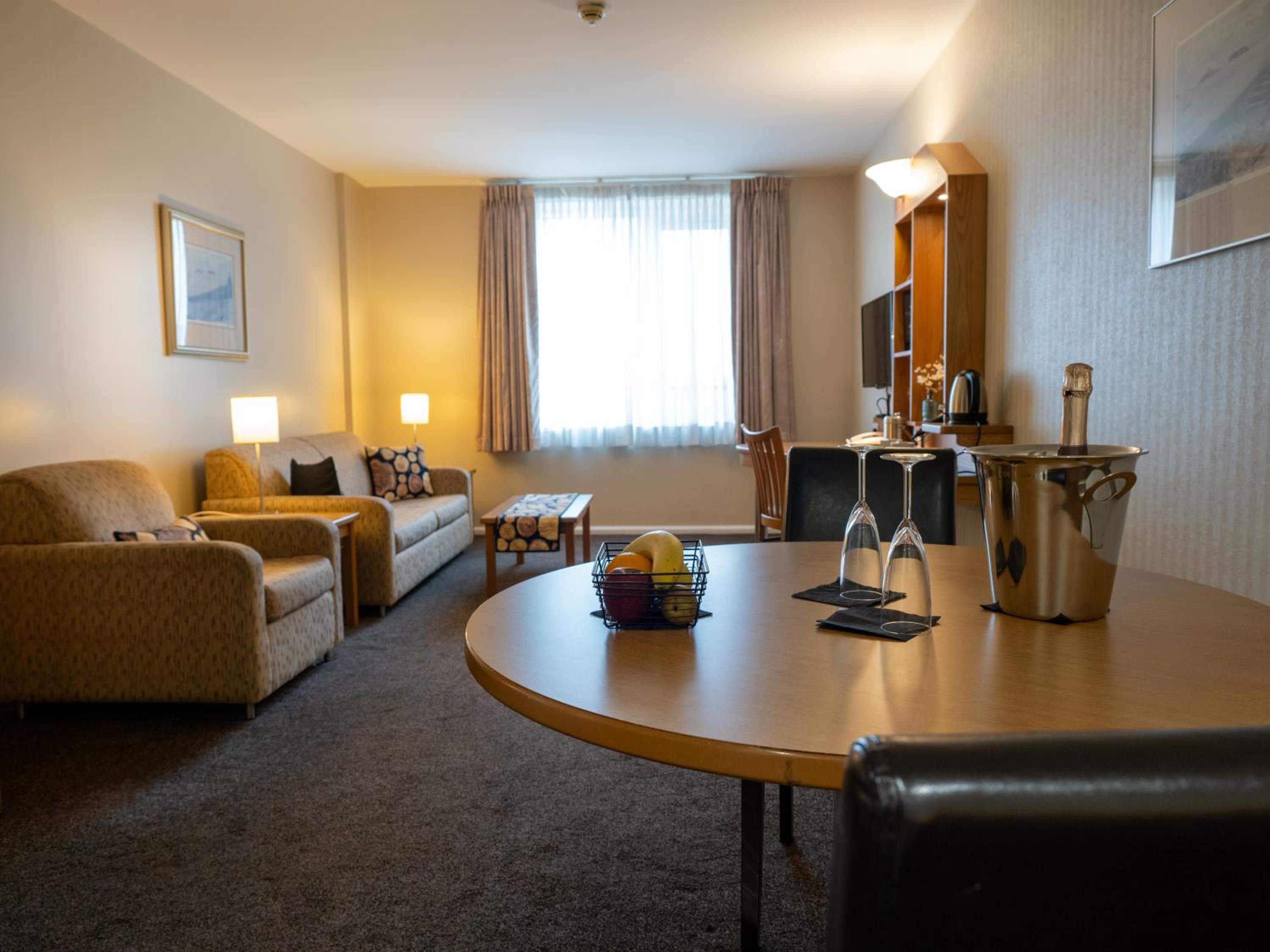 Suite - Photo 5