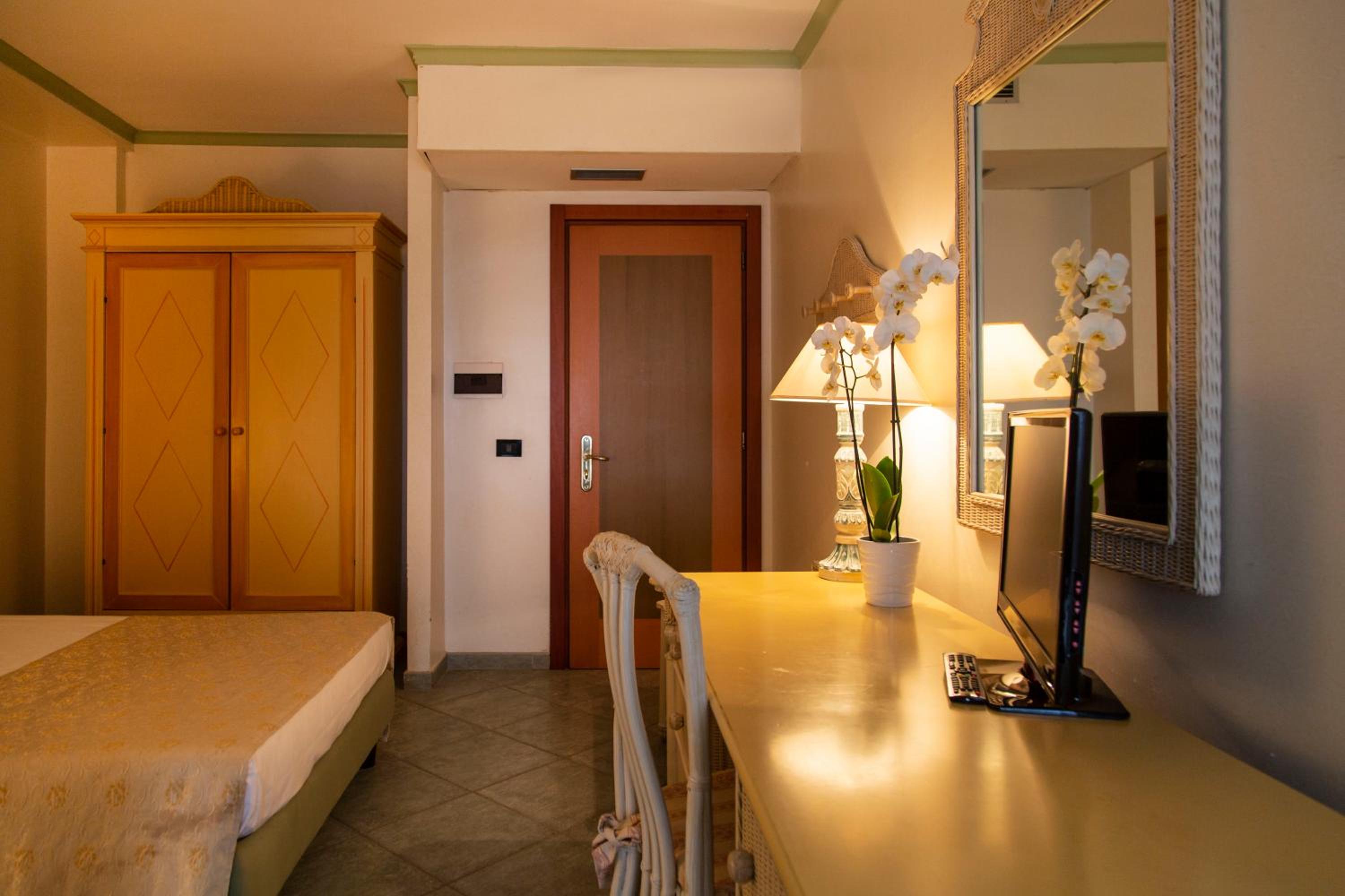Standard Double or Twin Room with Sea View photo 2