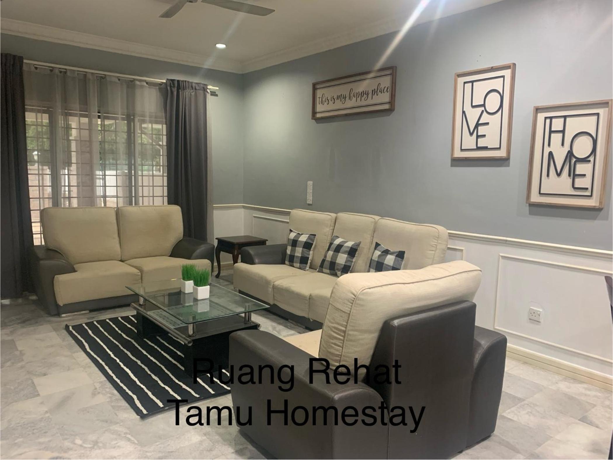 Four-Bedroom House photo 1