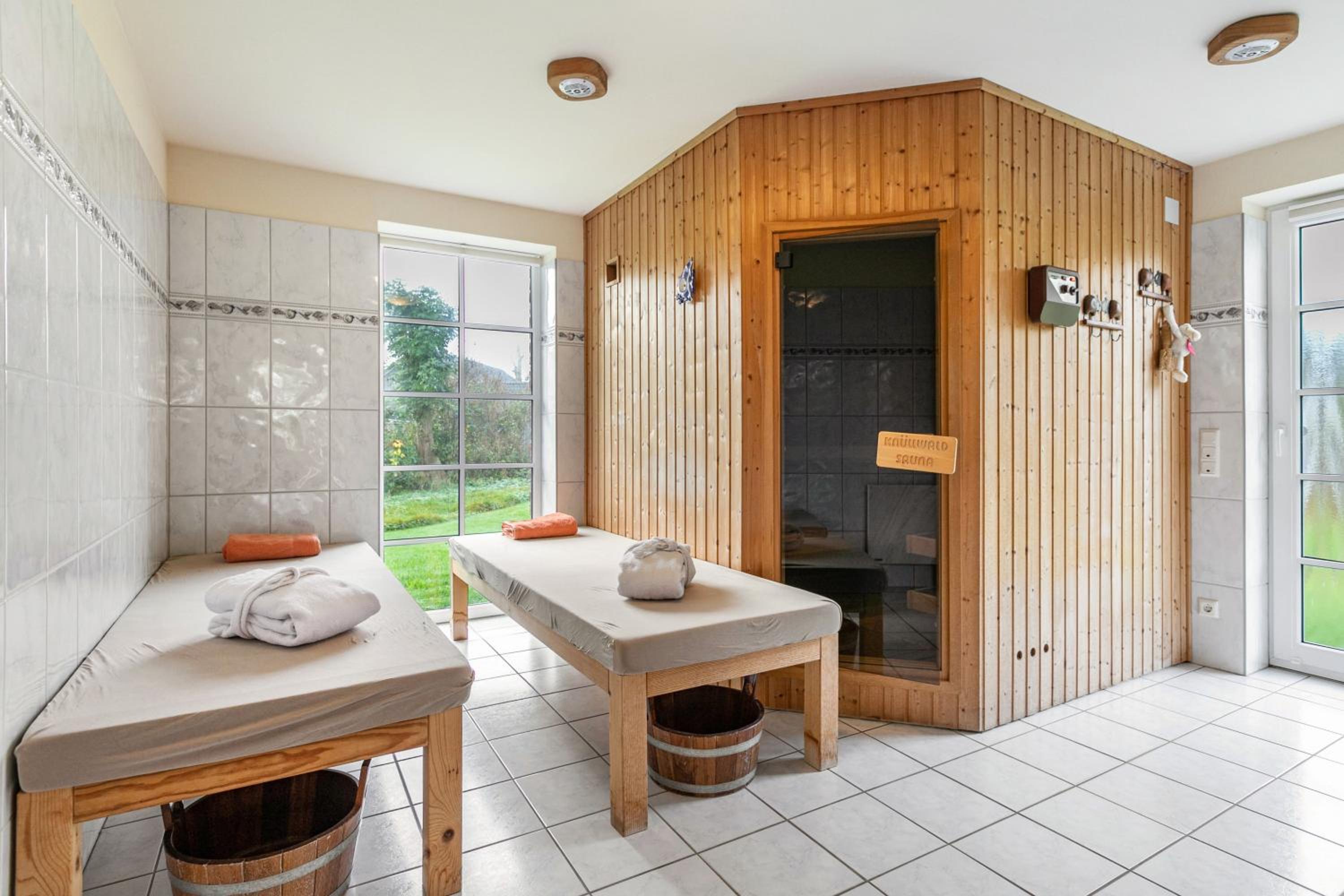 One-Bedroom House photo 2