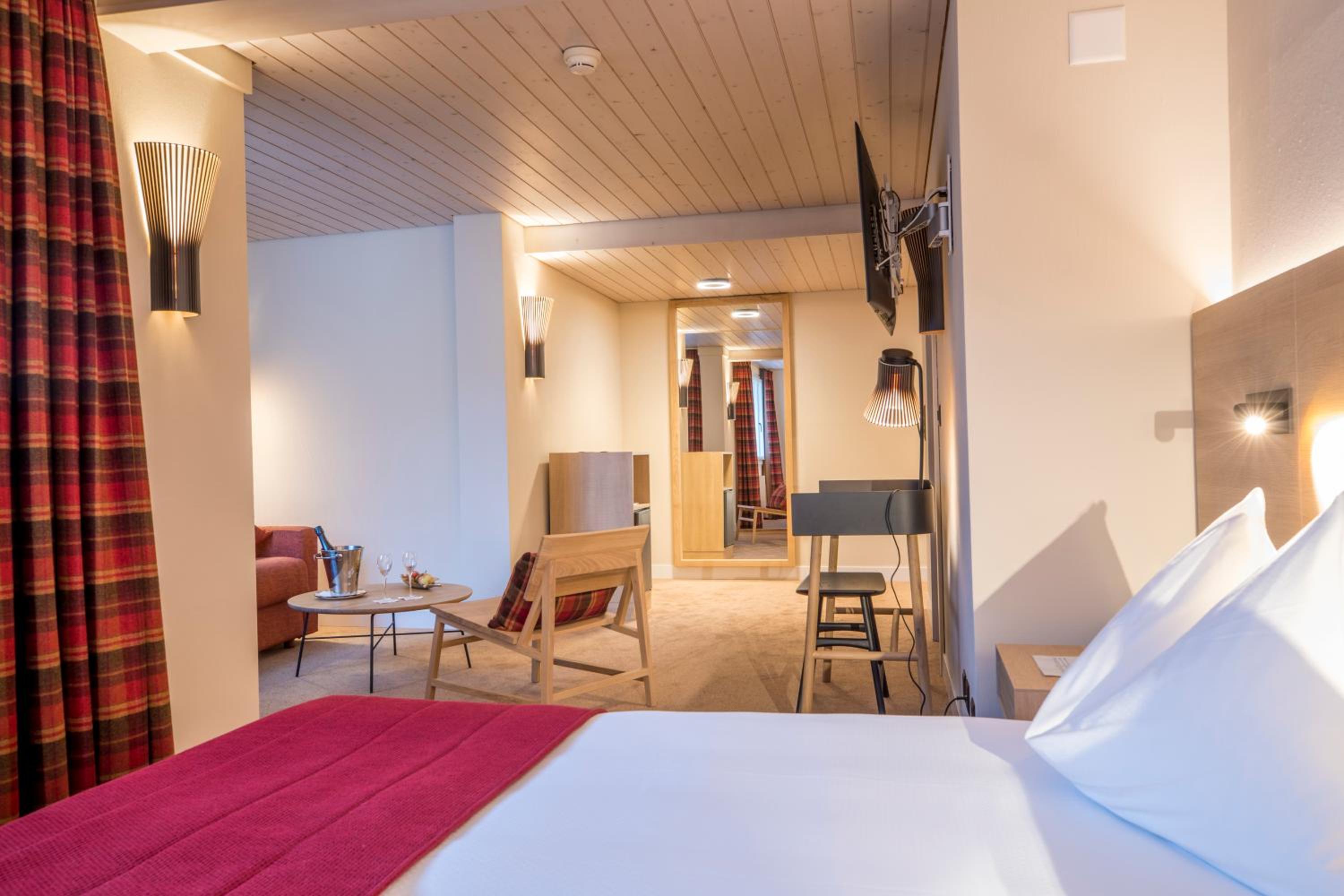 Deluxe Double Room - Photo 9