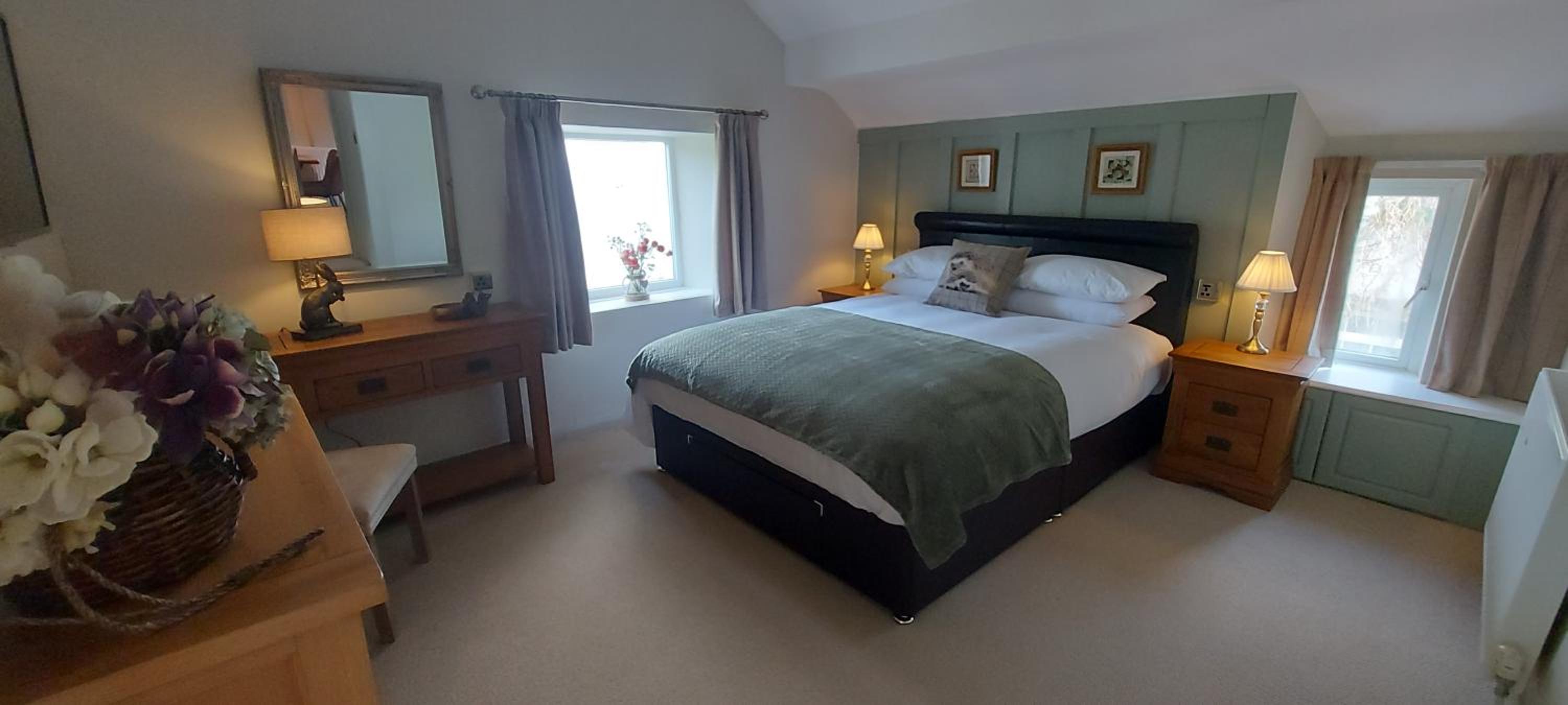 Deluxe Two-Bedroom Apartment with Garden View photo 2