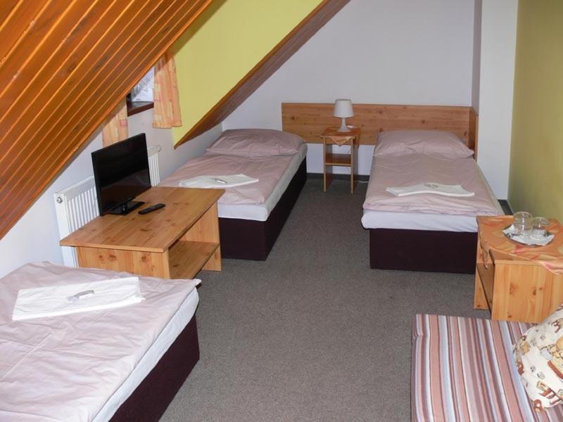 Triple Room with Bathroom photo 2
