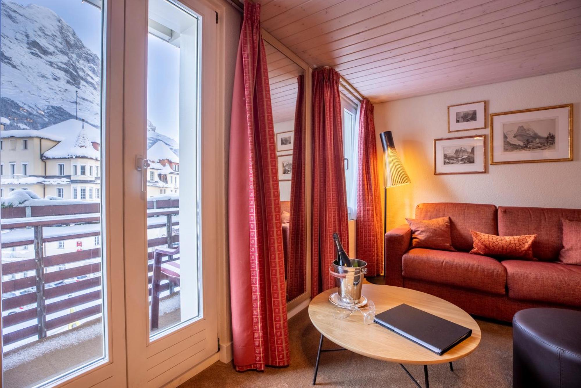 Deluxe Double Room Eiger View with balcony - Photo 11