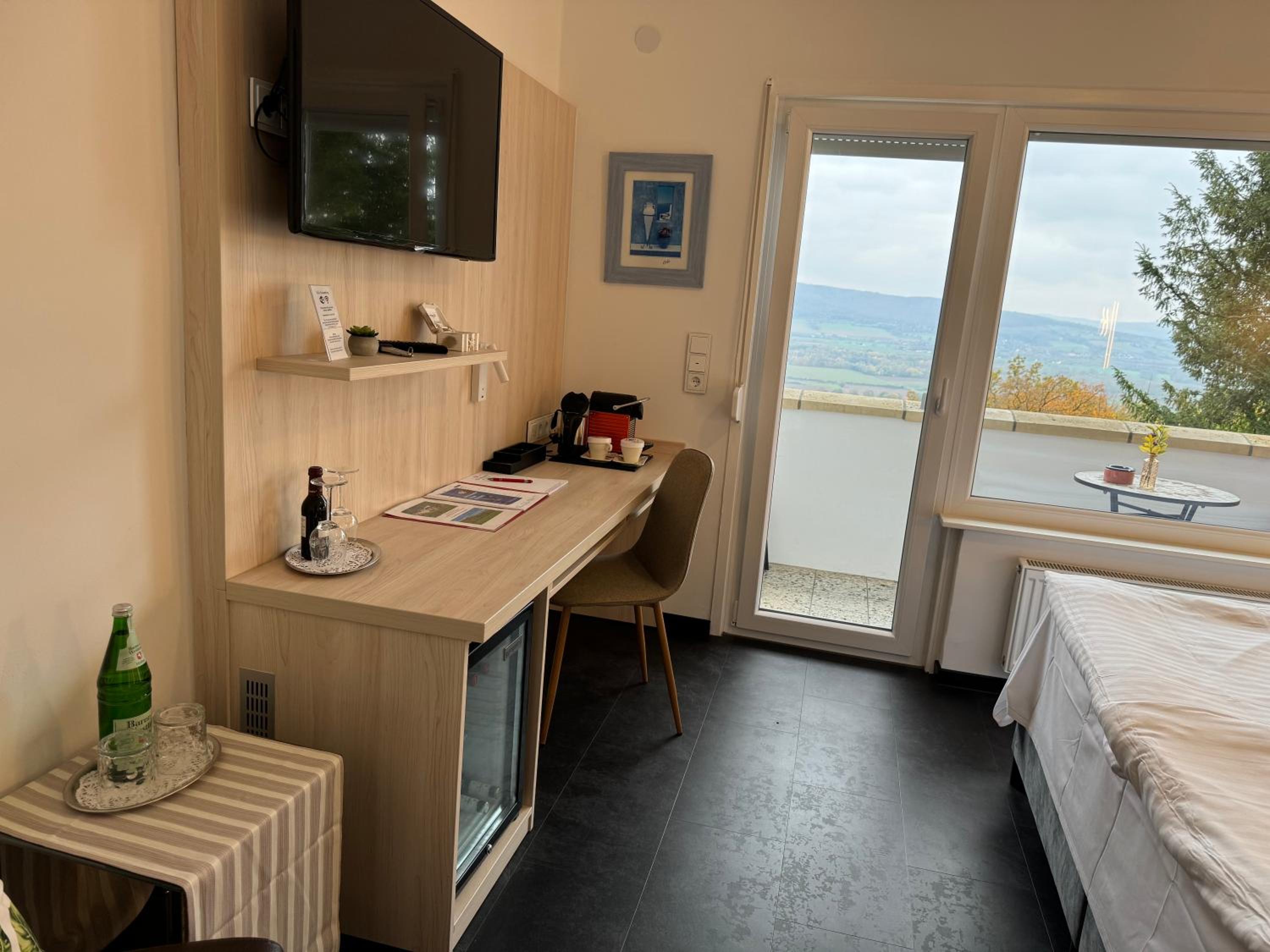 Deluxe Double or Twin Room with Balcony - Photo 6
