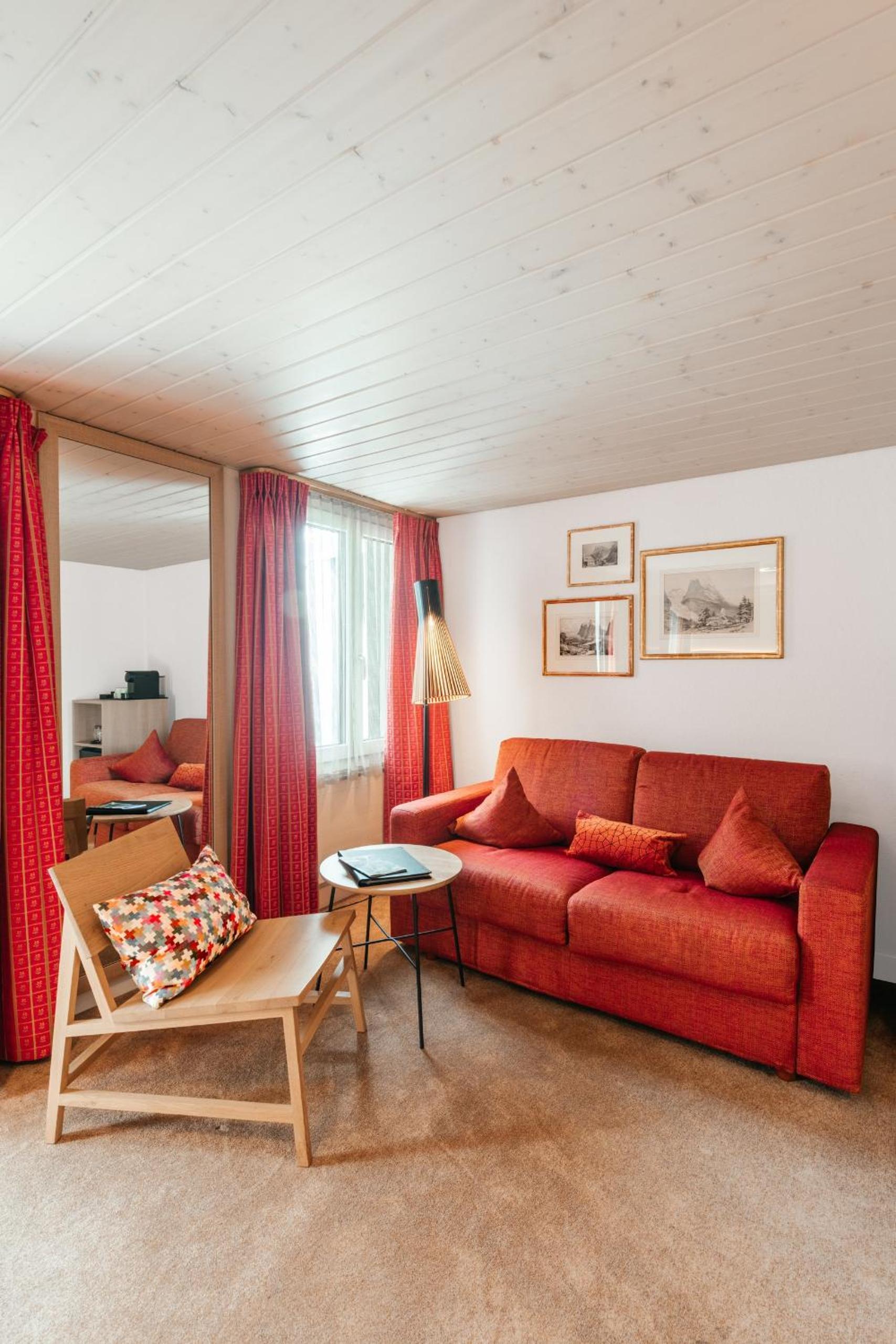 Deluxe Double Room Eiger View with balcony - Photo 13