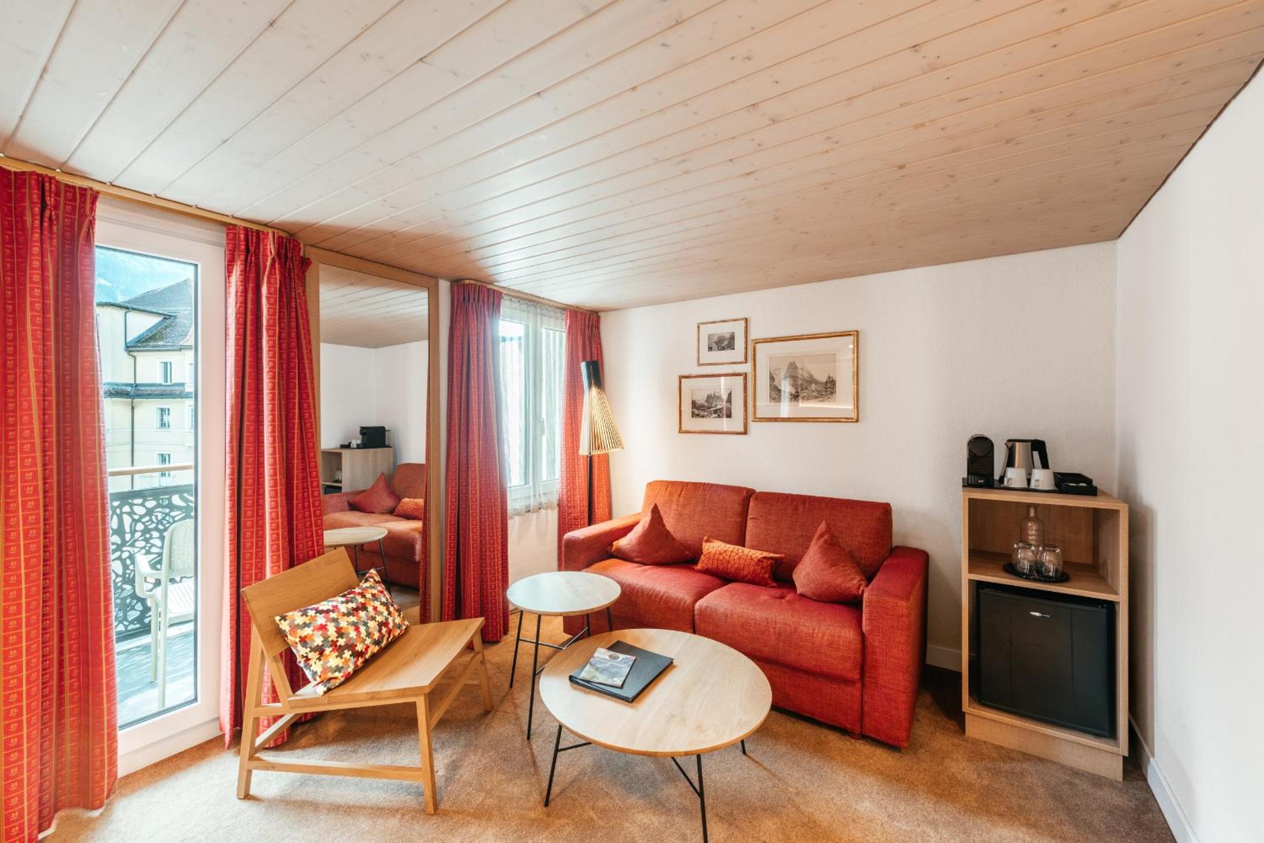 Deluxe Double Room Eiger View with balcony - Photo 14