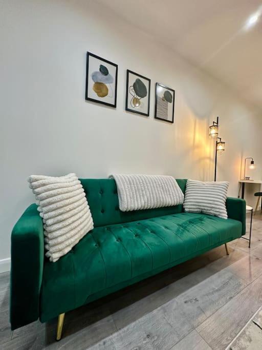 One-Bedroom Apartment photo 2