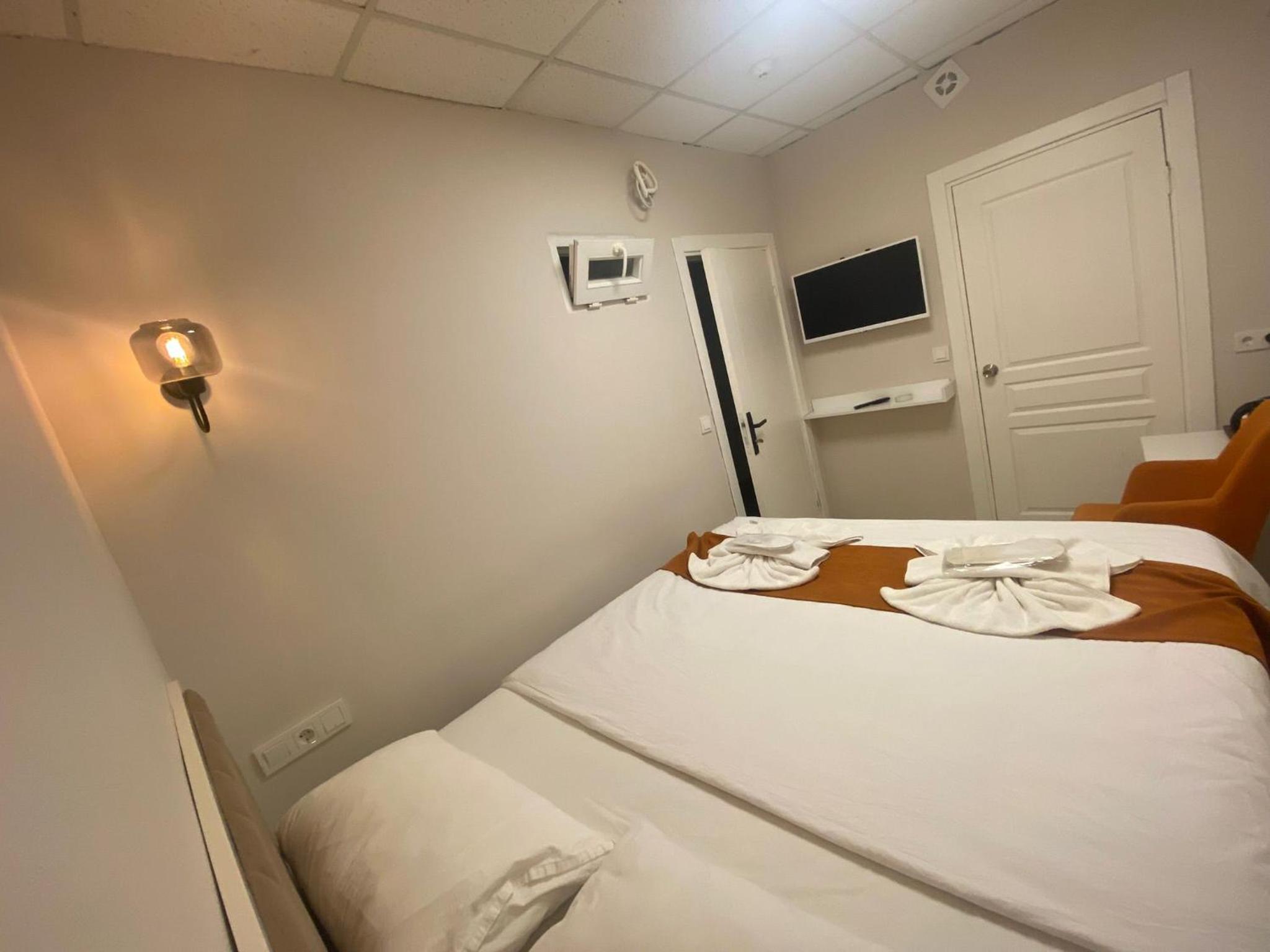 Economy Double Room photo 2