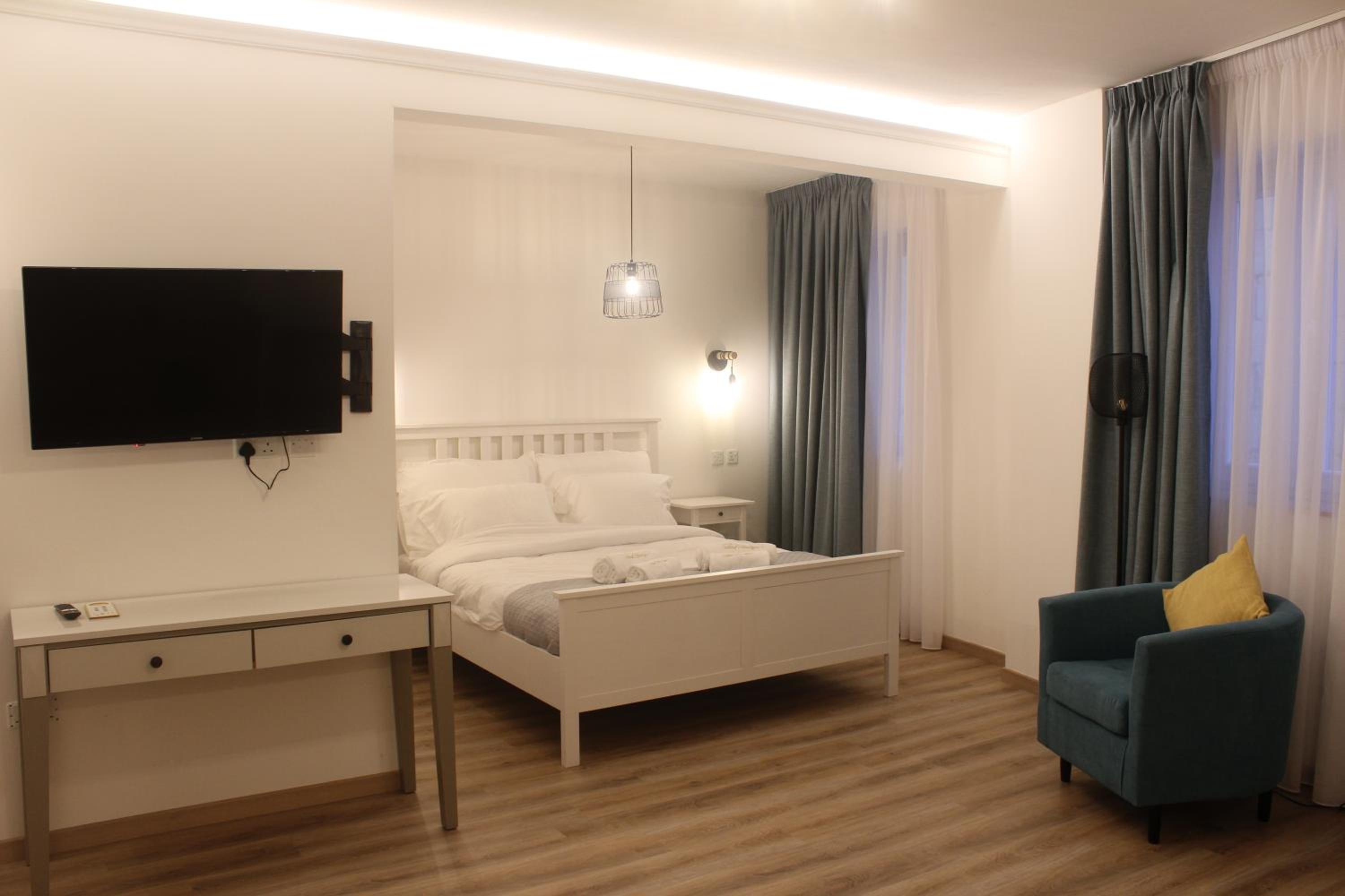 Deluxe King Room photo 3