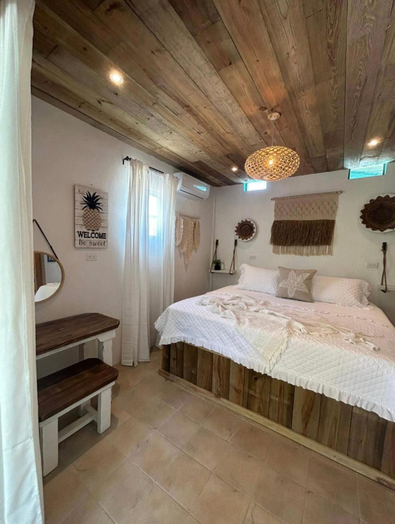 Deluxe King Suite photo 2