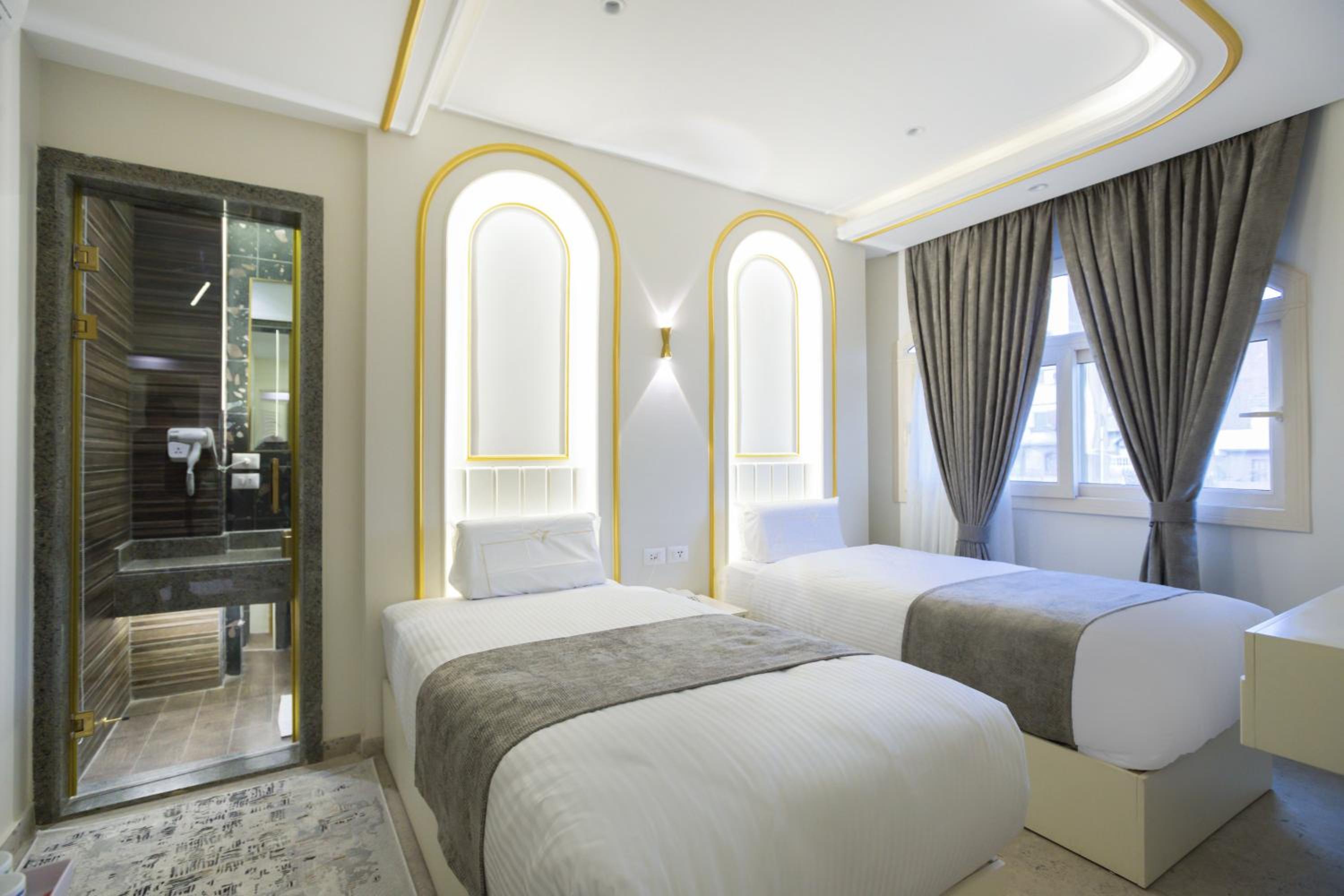 Deluxe Family Room with Pyramids View - Photo 17