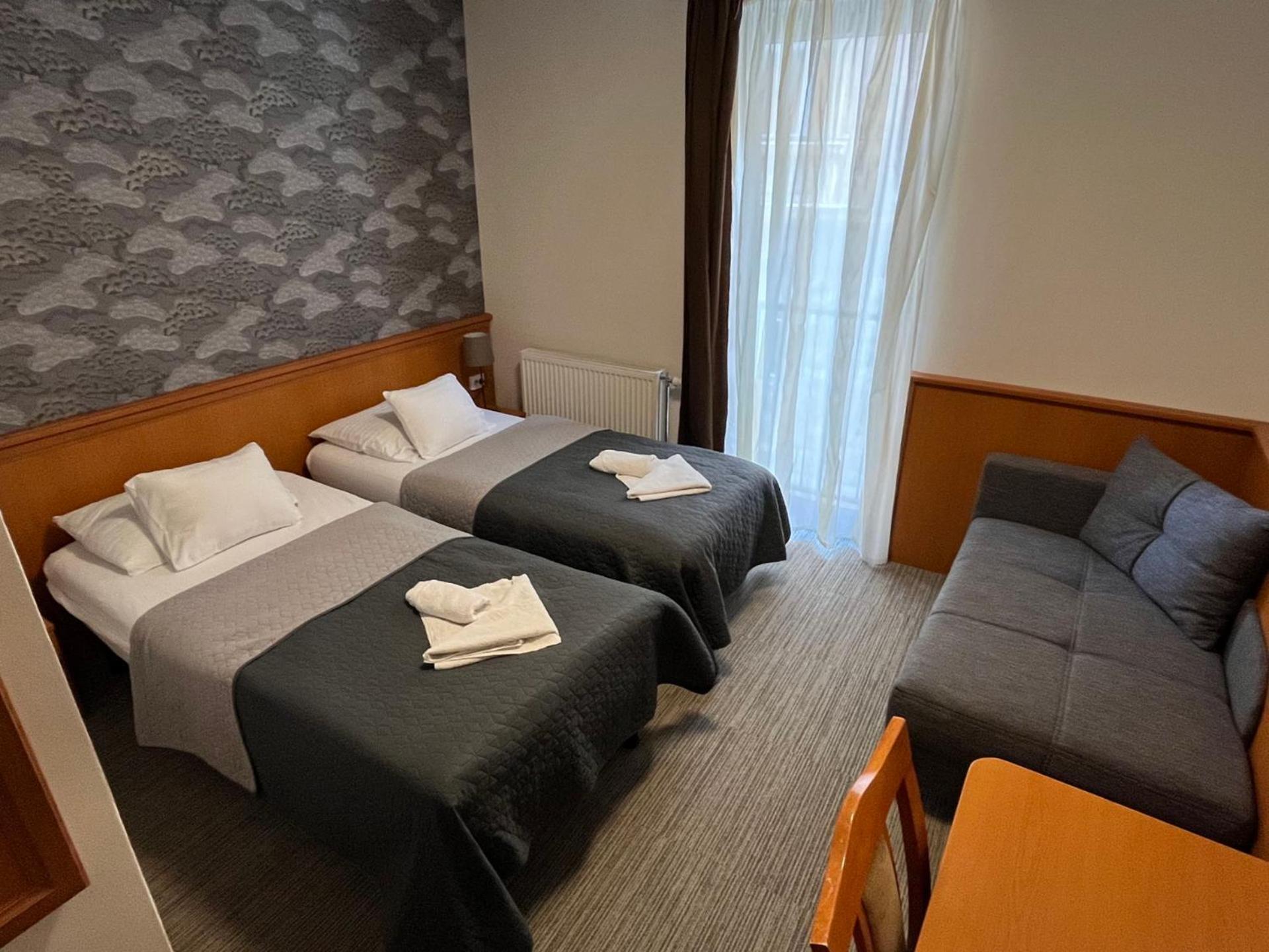 Twin Room - Photo 2