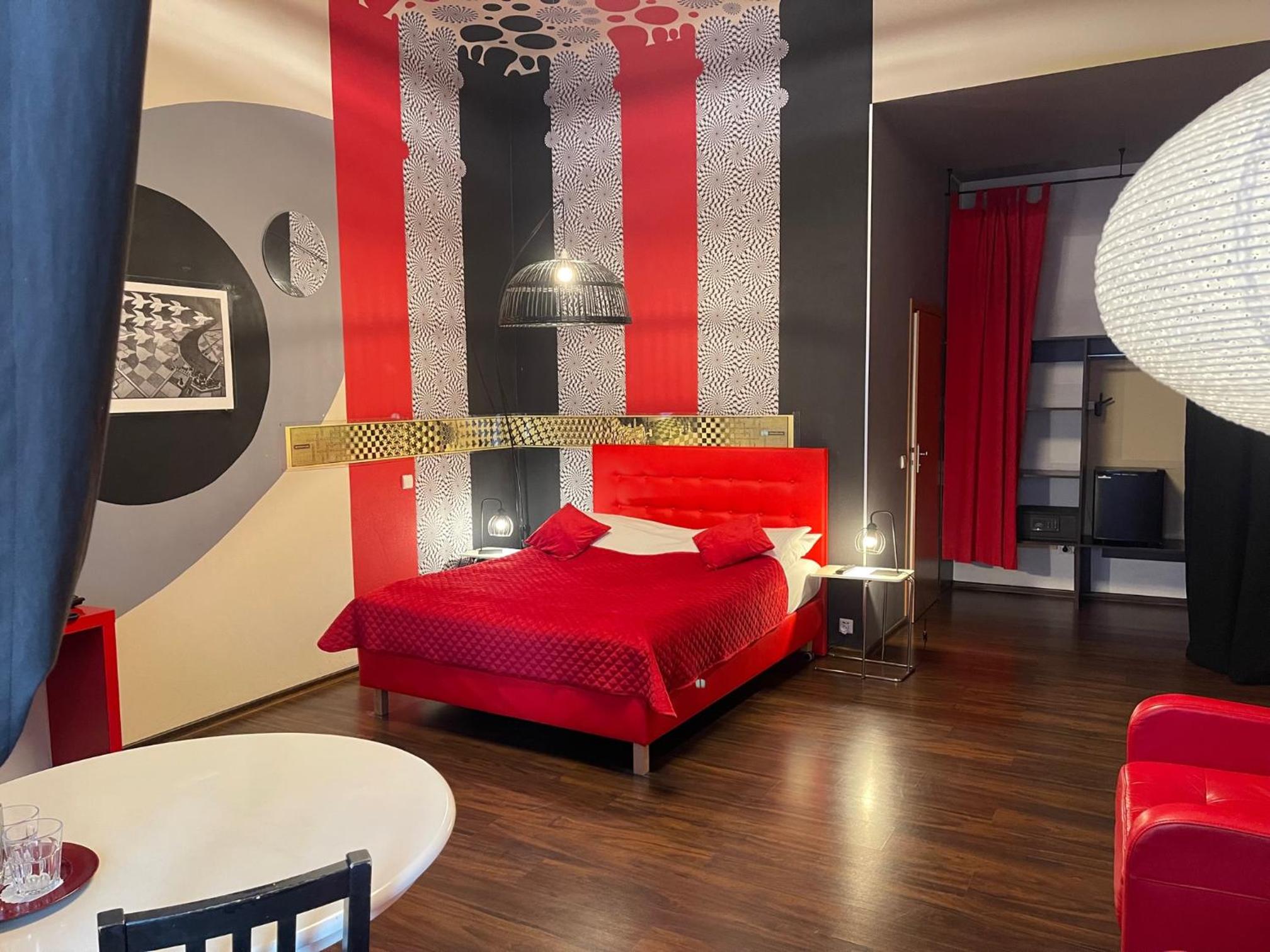 Deluxe Double Room - Photo 8