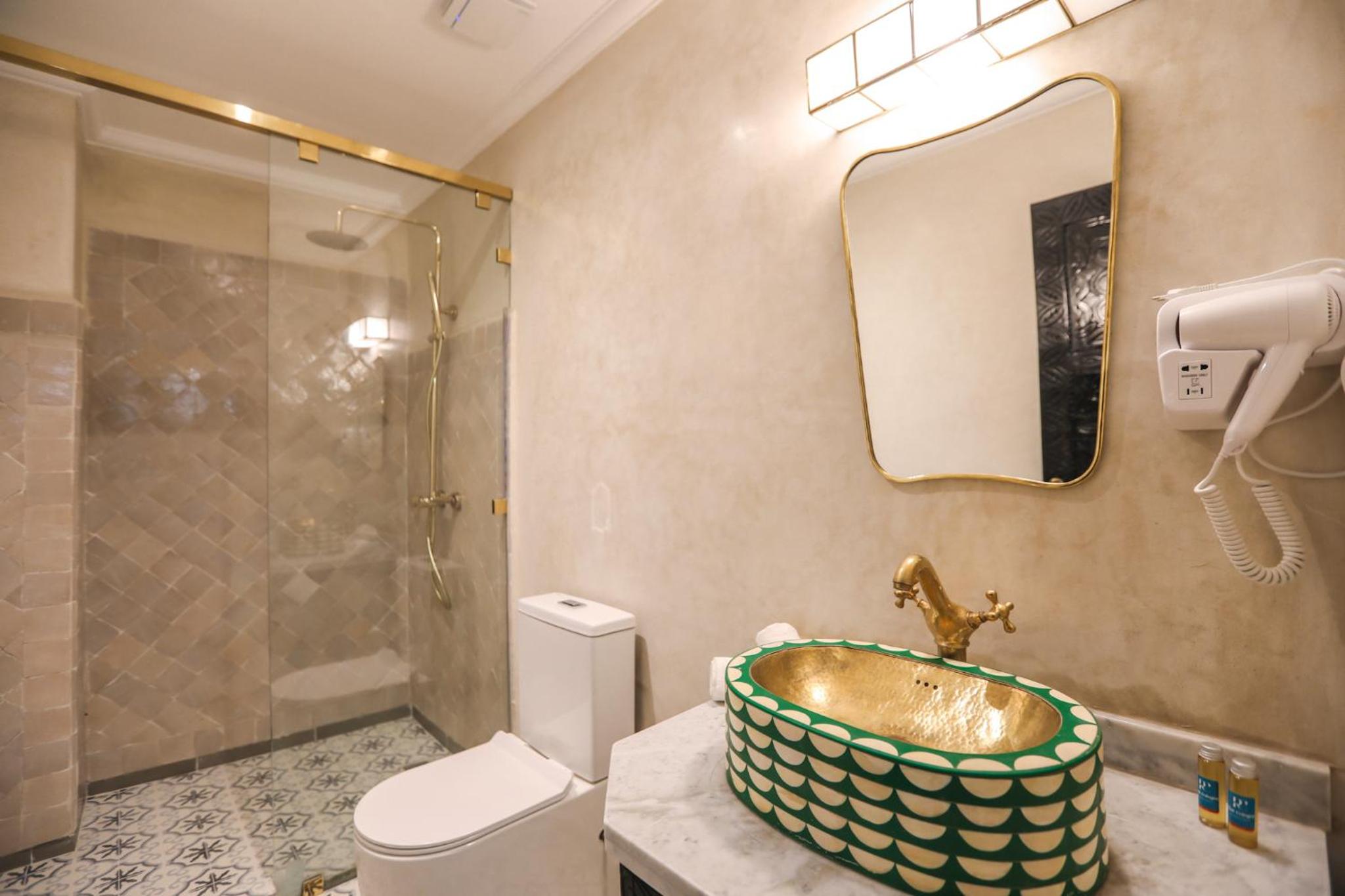Standard Double or Twin Room - Photo 12