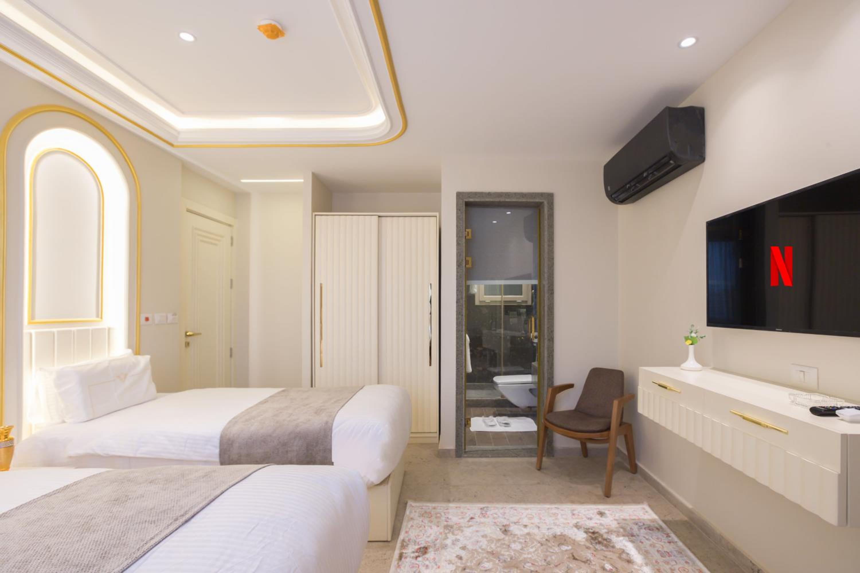 Deluxe Family Room with Pyramids View - Photo 14