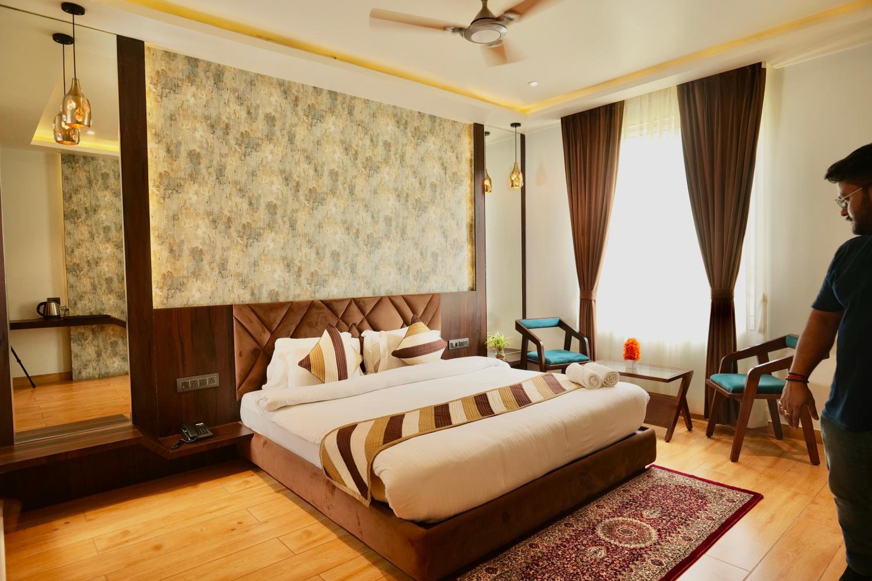 Deluxe Room (2 Adults + 1 Child)