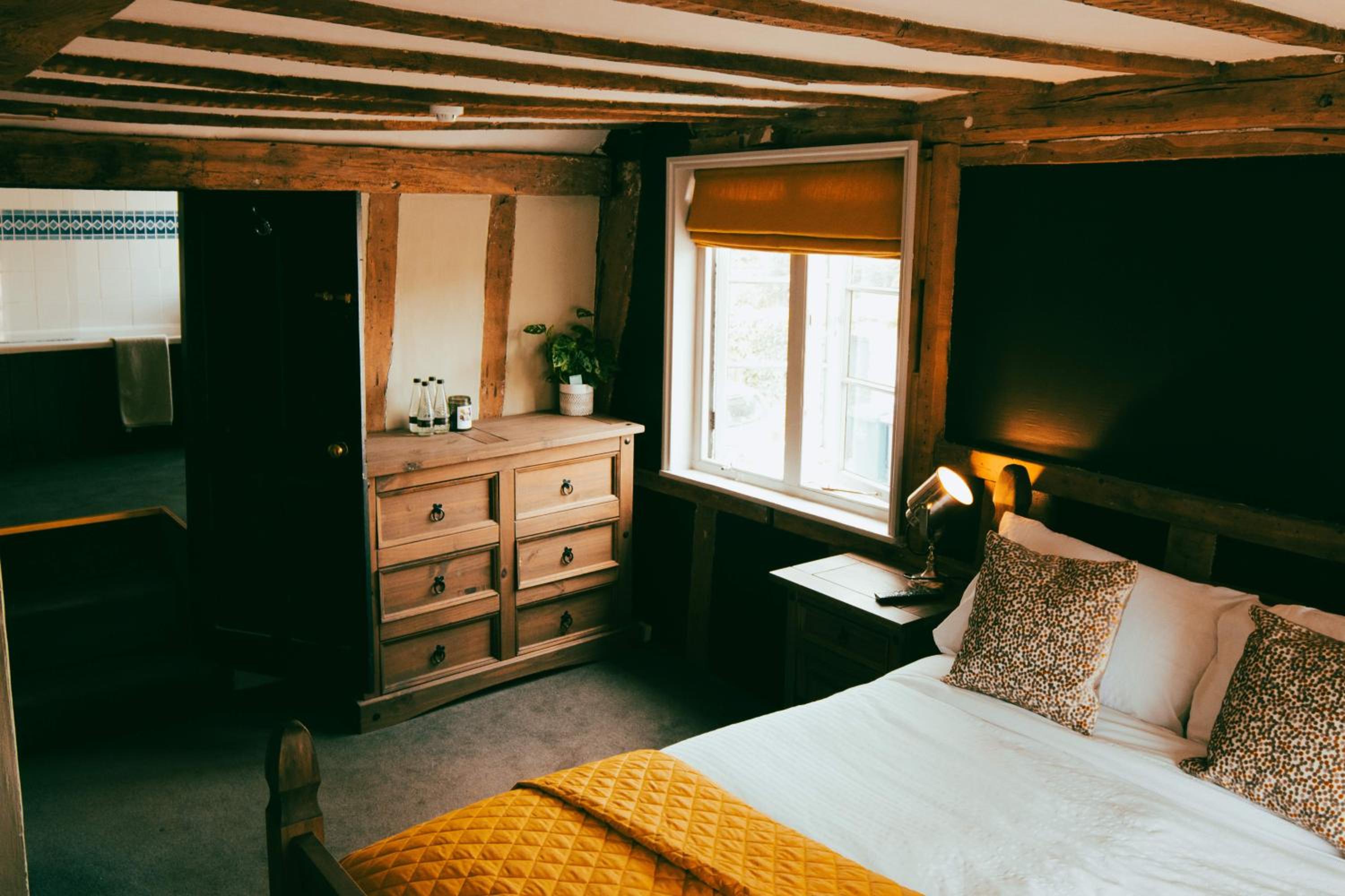 Standard King Room photo 2