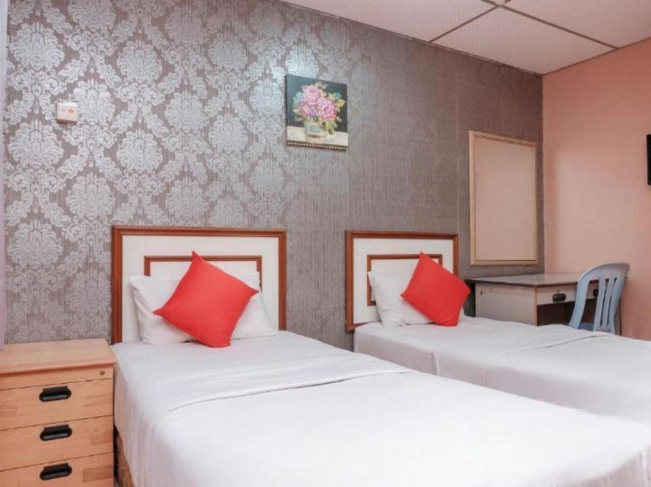 Standard Twin Room - Photo 2