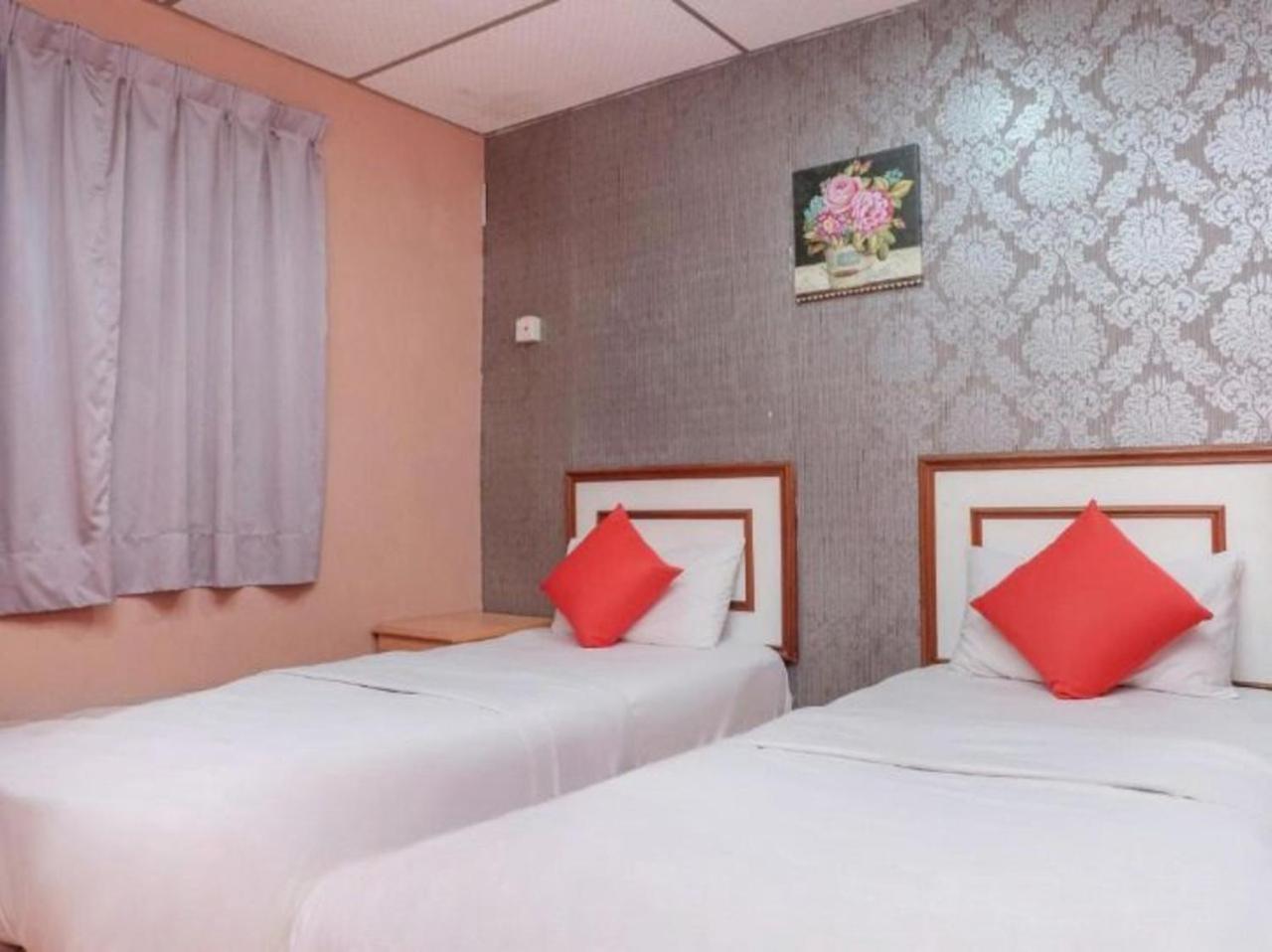 Standard Twin Room - Photo 3
