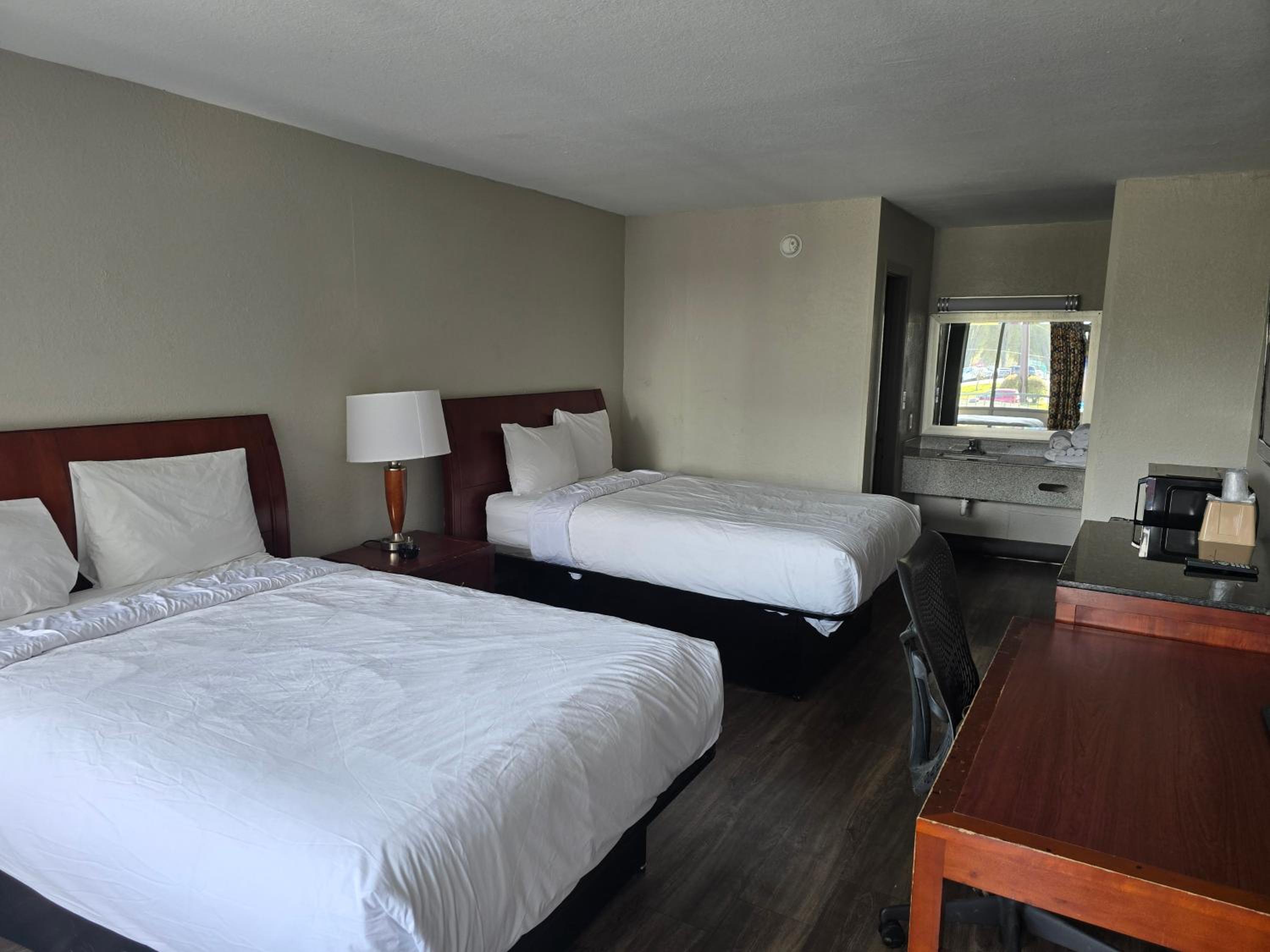 2 Full Beds | Smoking - Photo 5