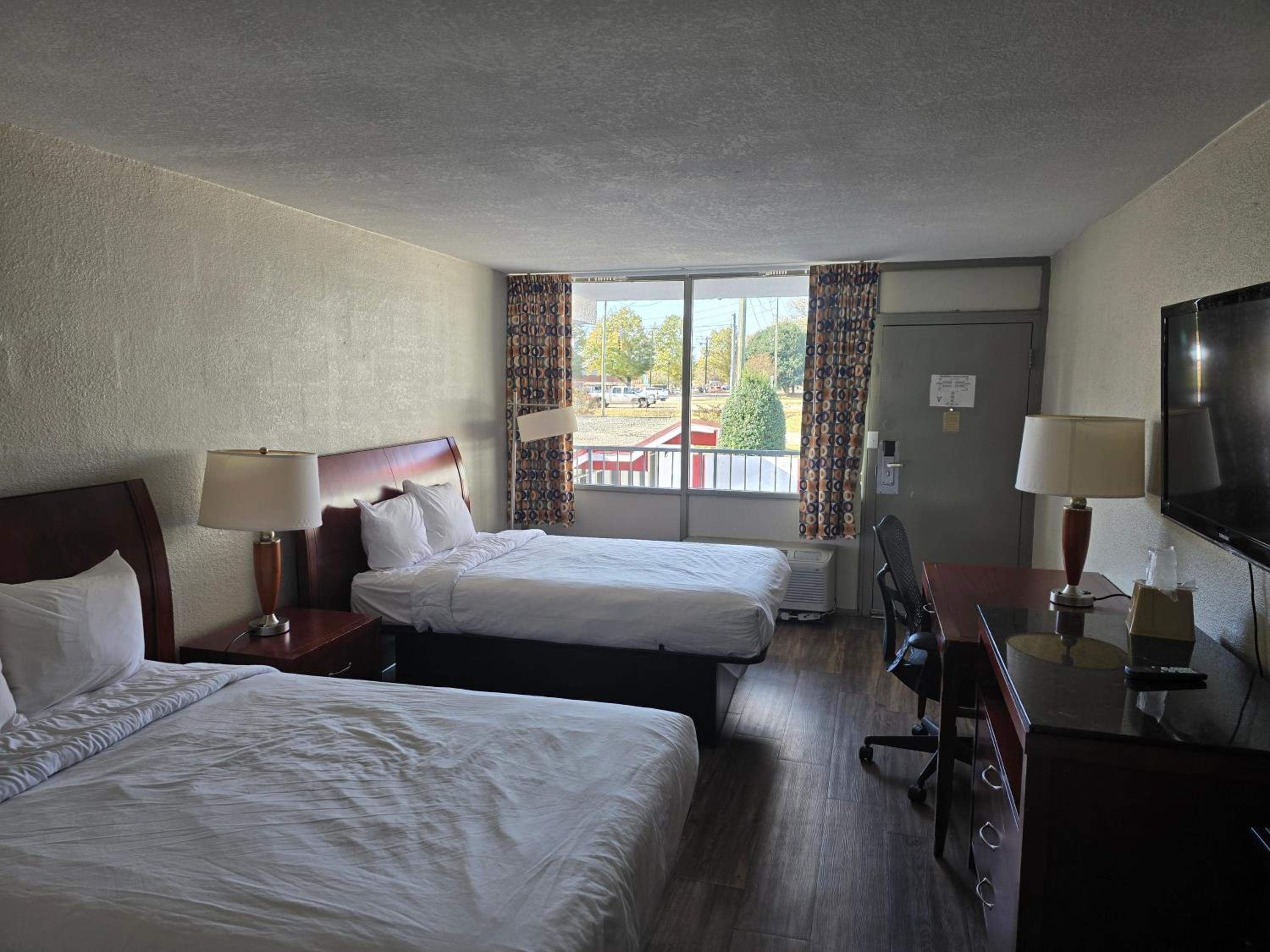 2 Full Beds | Smoking - Photo 3