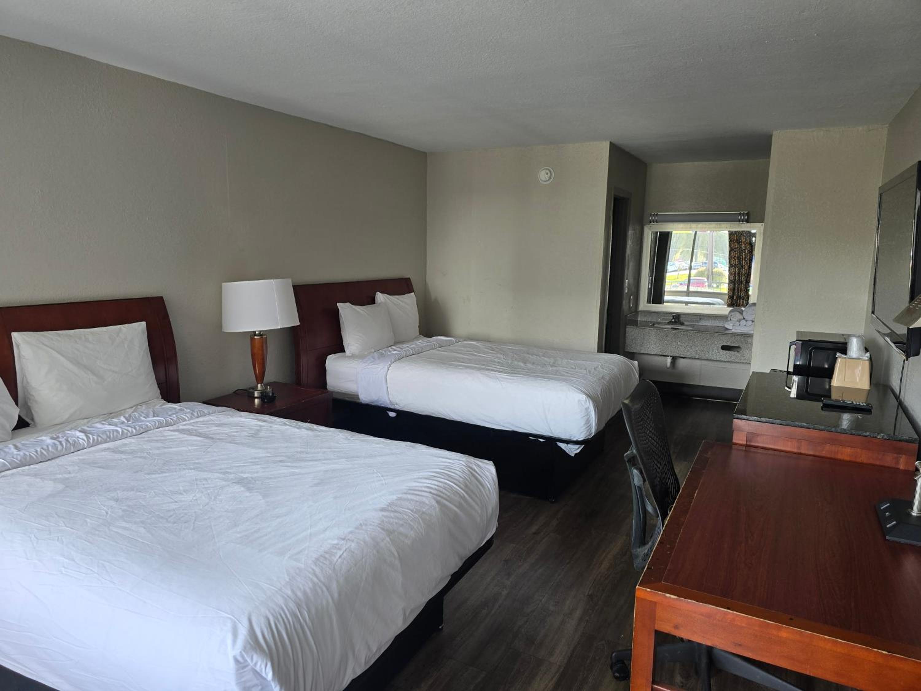 2 Full Beds | Smoking - Photo 1