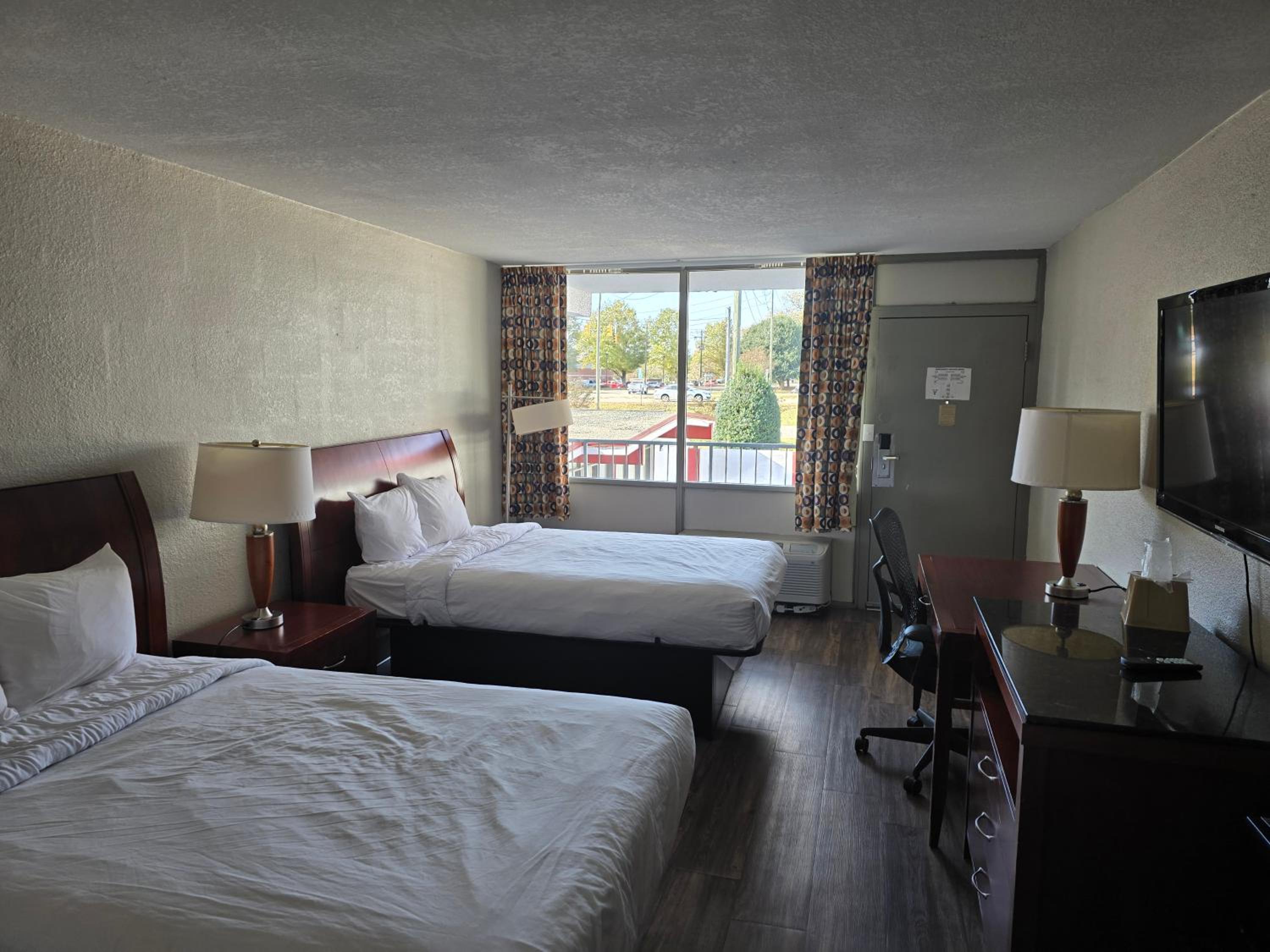 2 Full Beds | Smoking - Photo 6