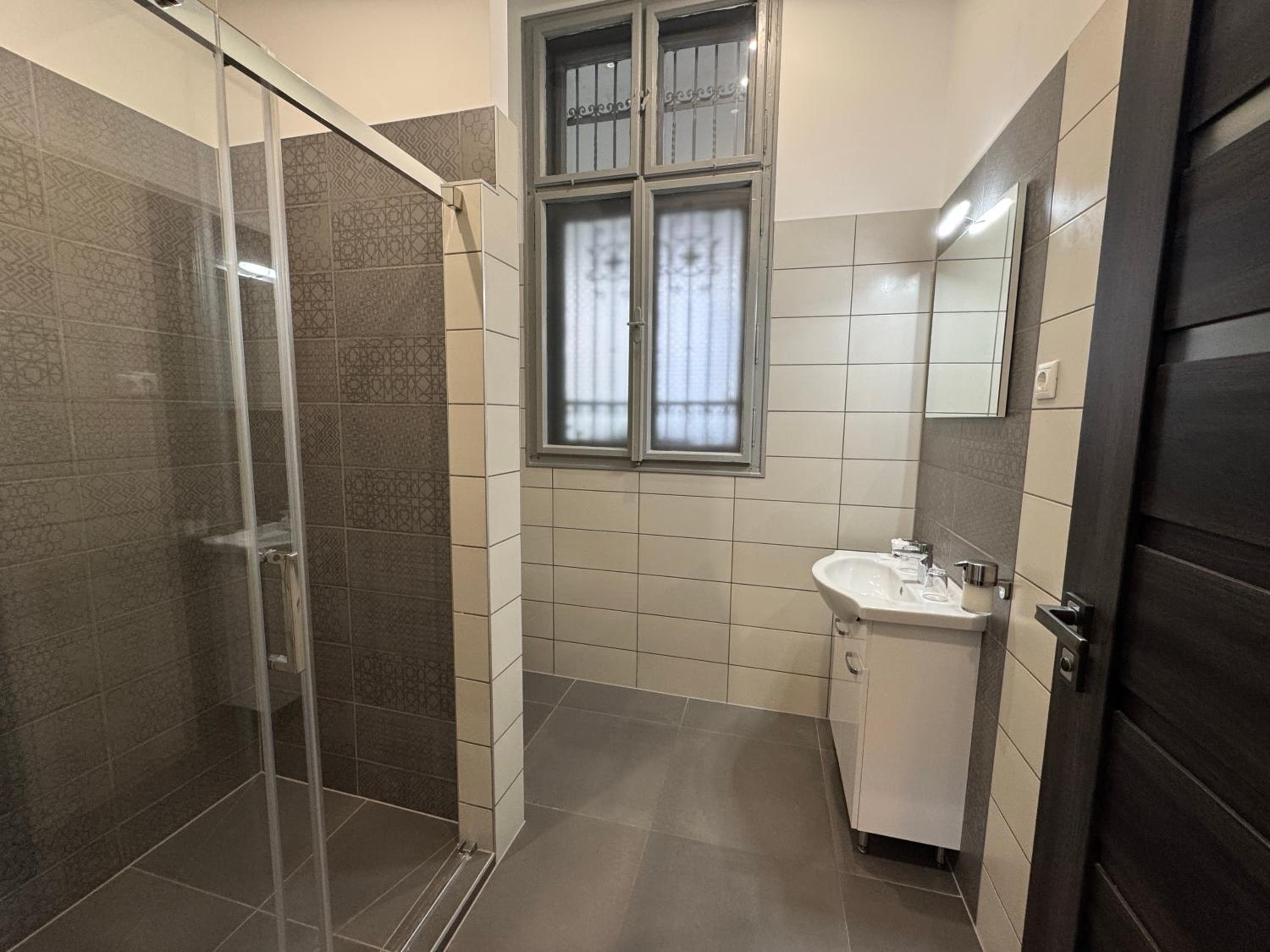 Deluxe Double Room with Shower - Photo 7