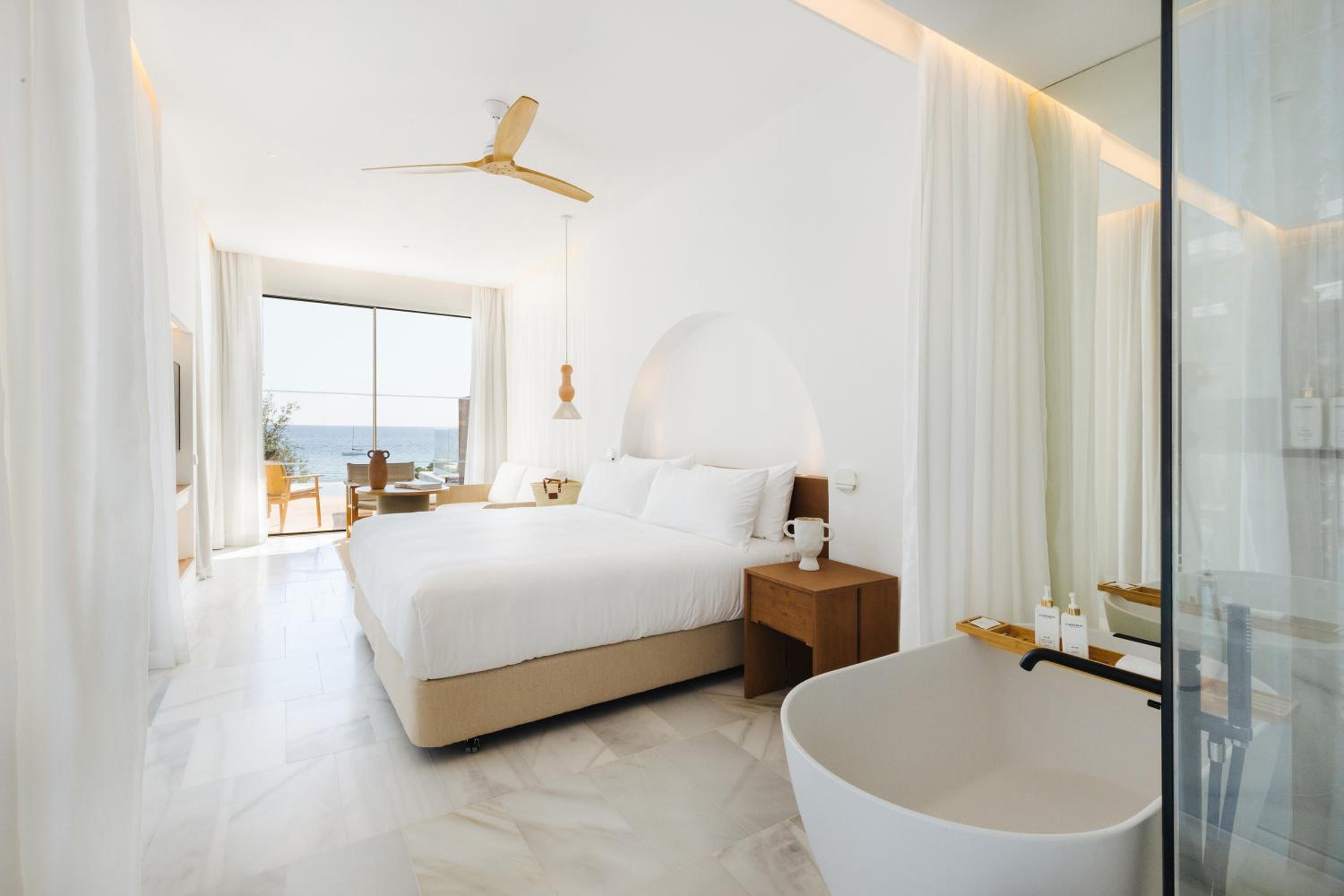Master Suite with Private Pool Sea View - Photo 8