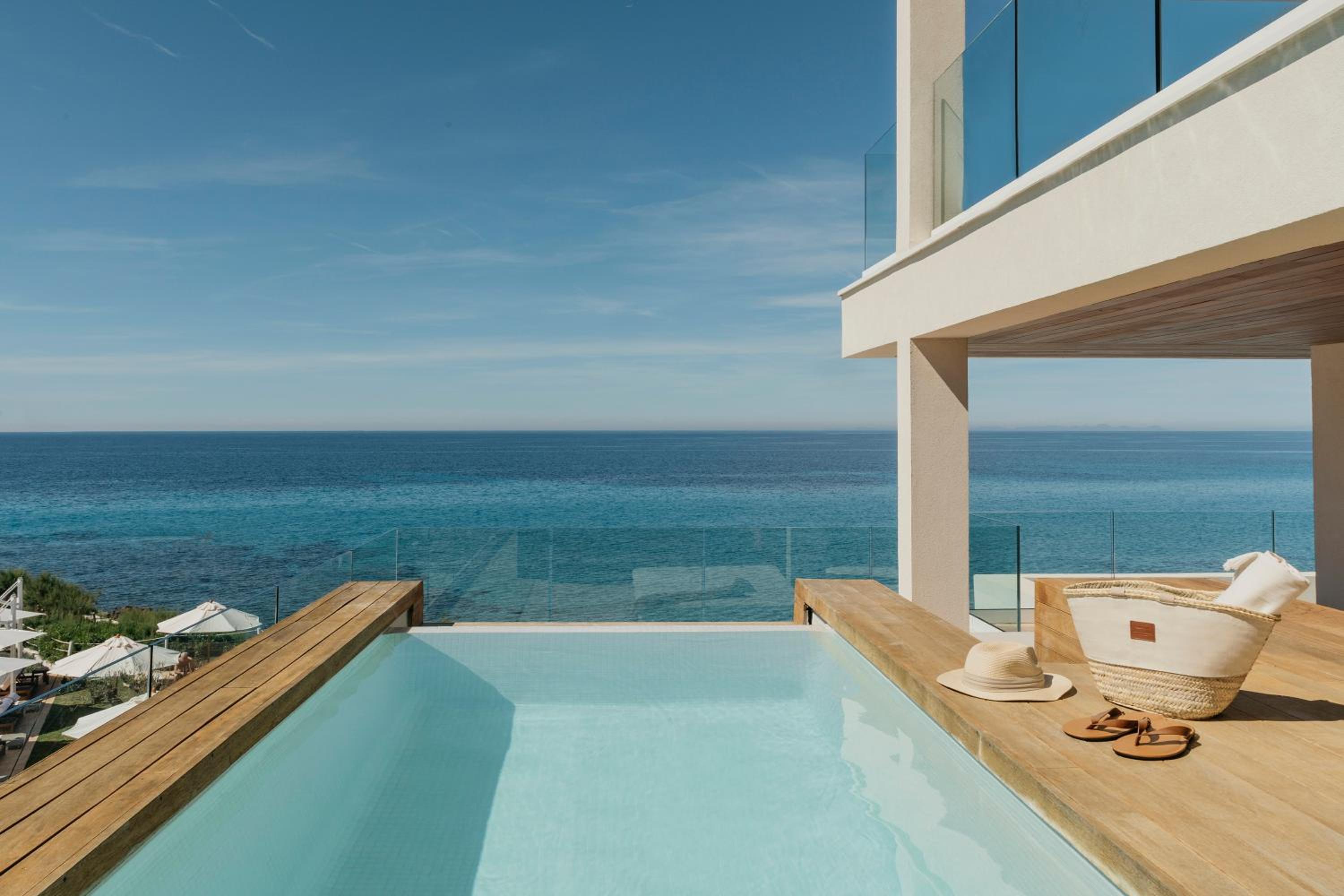 Master Suite with Private Pool Sea View - Photo 4