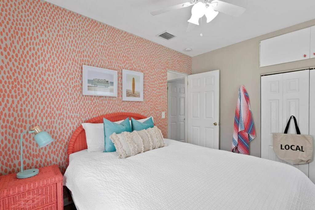 Three-Bedroom House photo 3