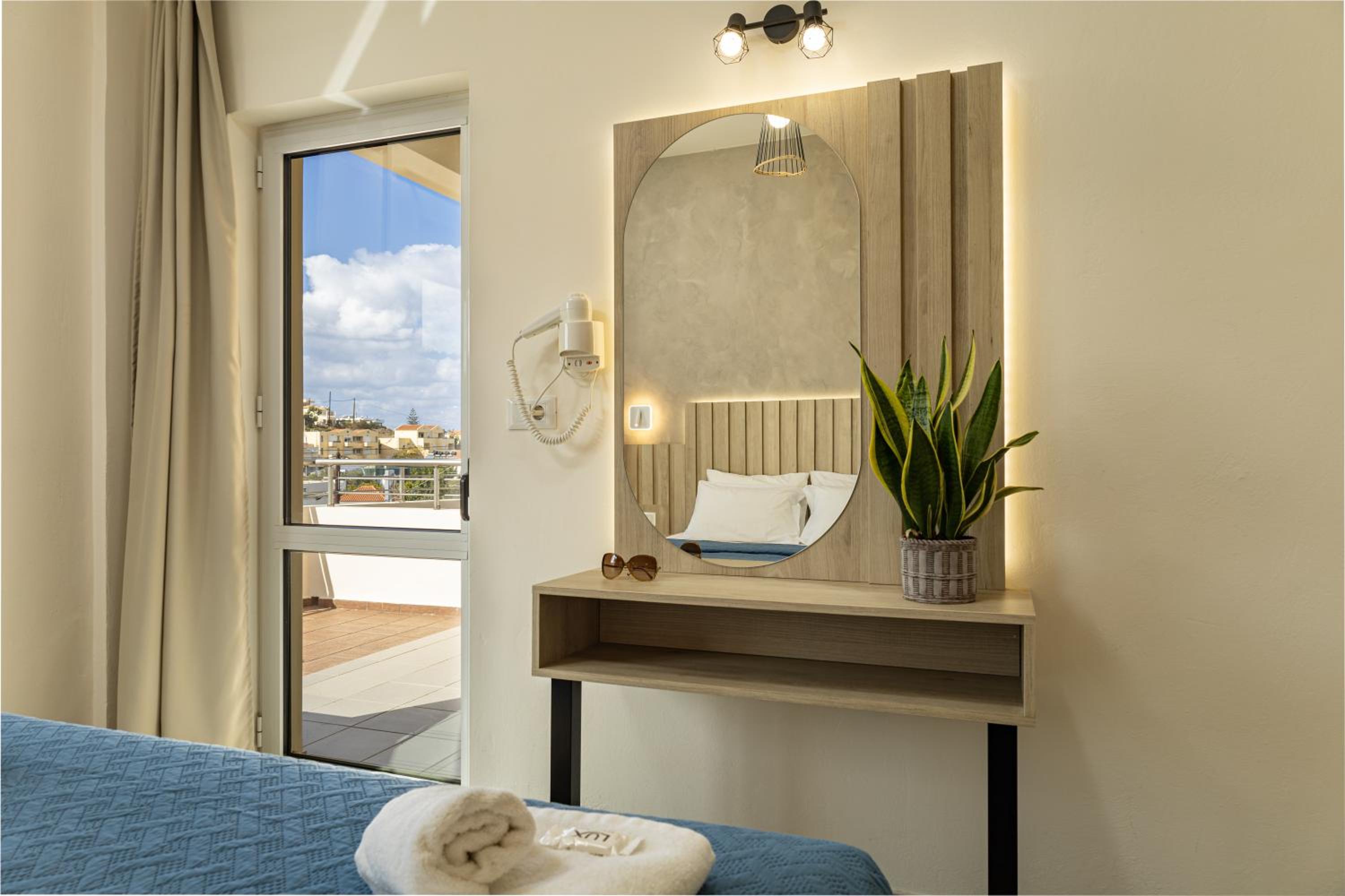 One-Bedroom Deluxe Apartment photo 2