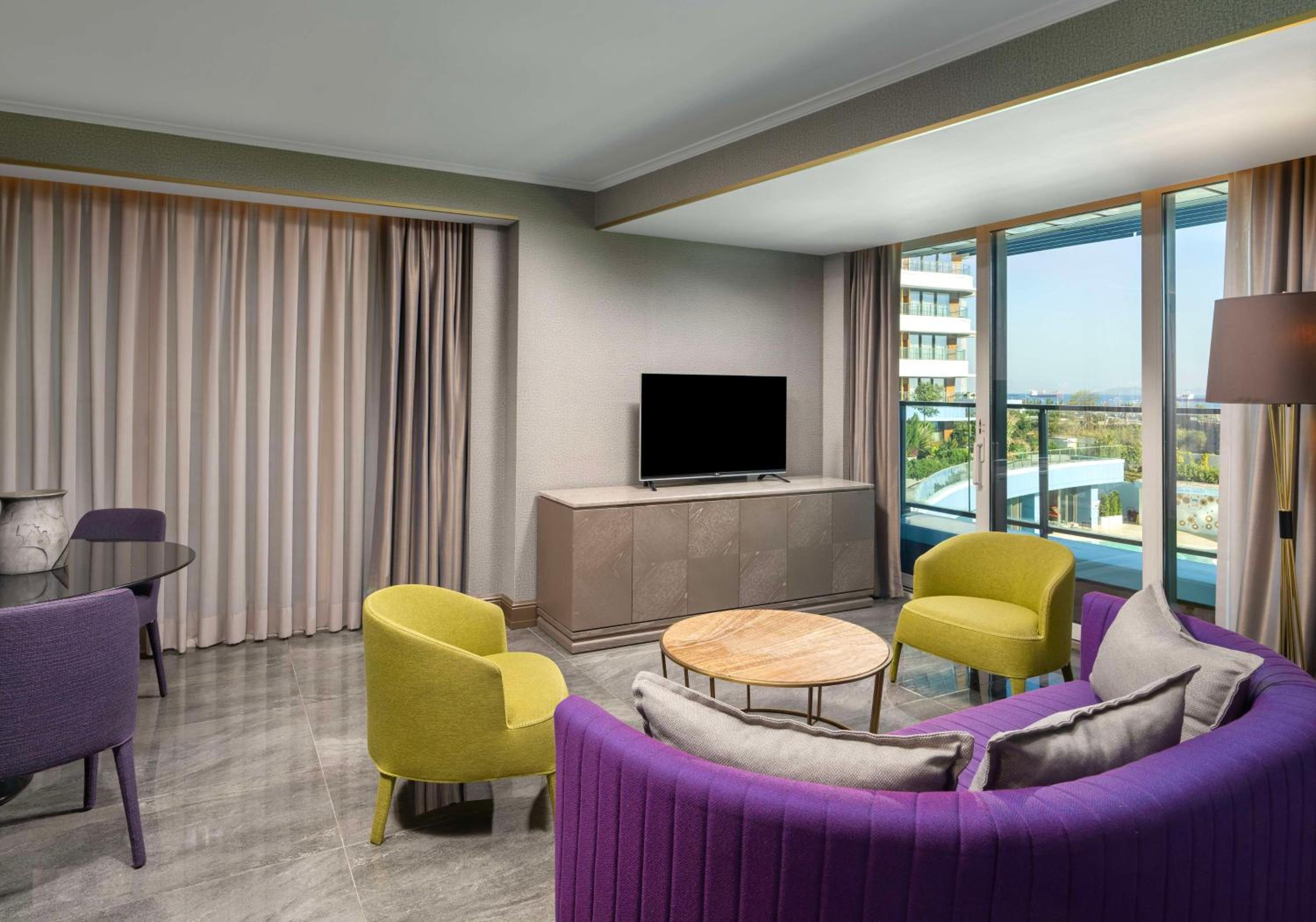 Junior Suite with Balcony and Sea View - Photo 10