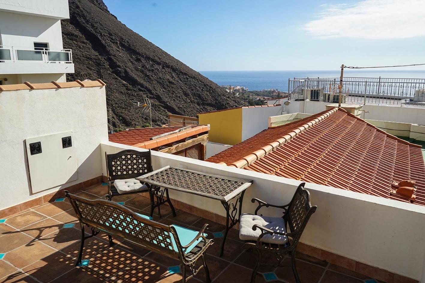 Apartment with Terrace photo 2