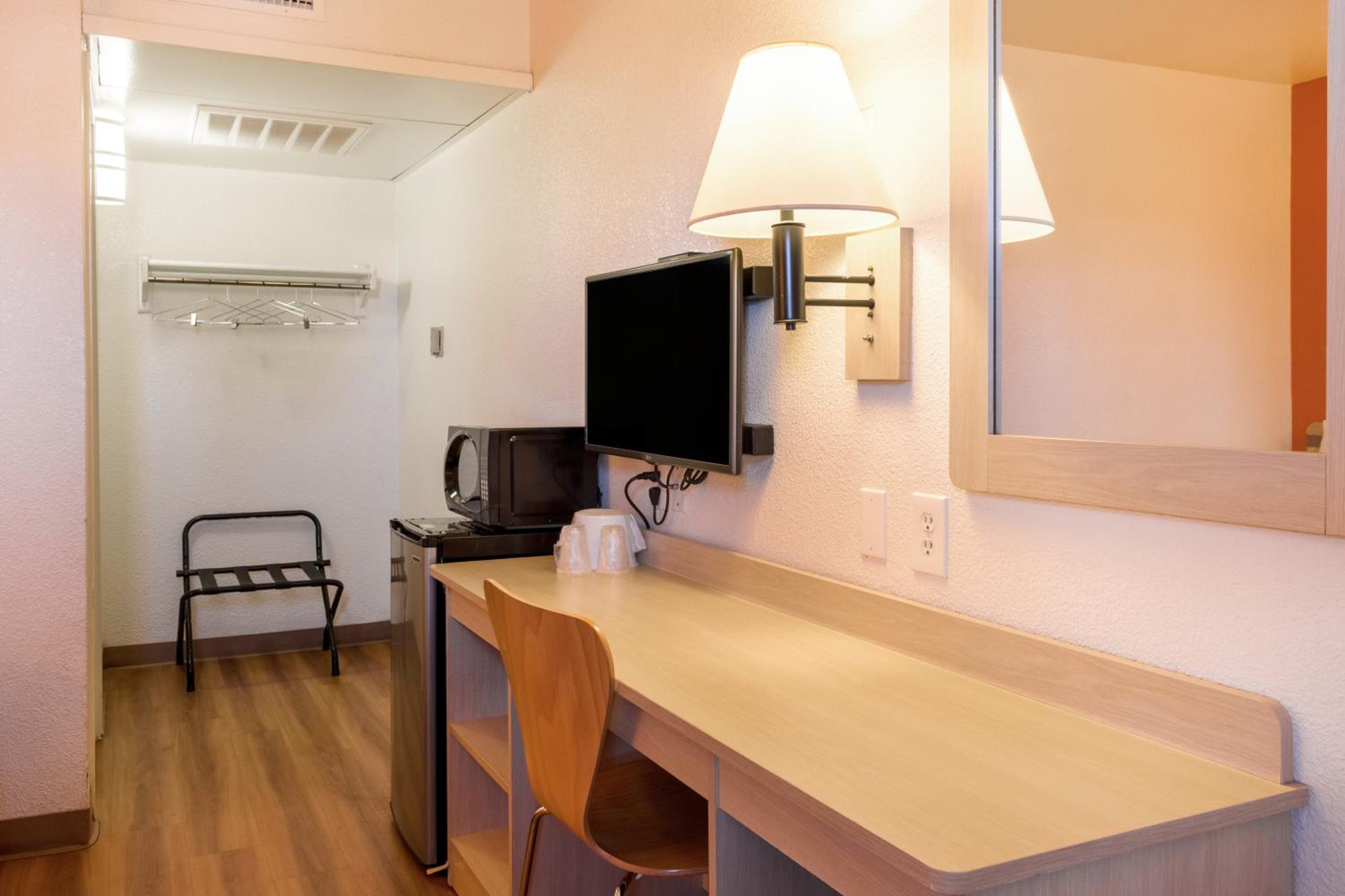 Deluxe King Room - Non-Smoking - Photo 1