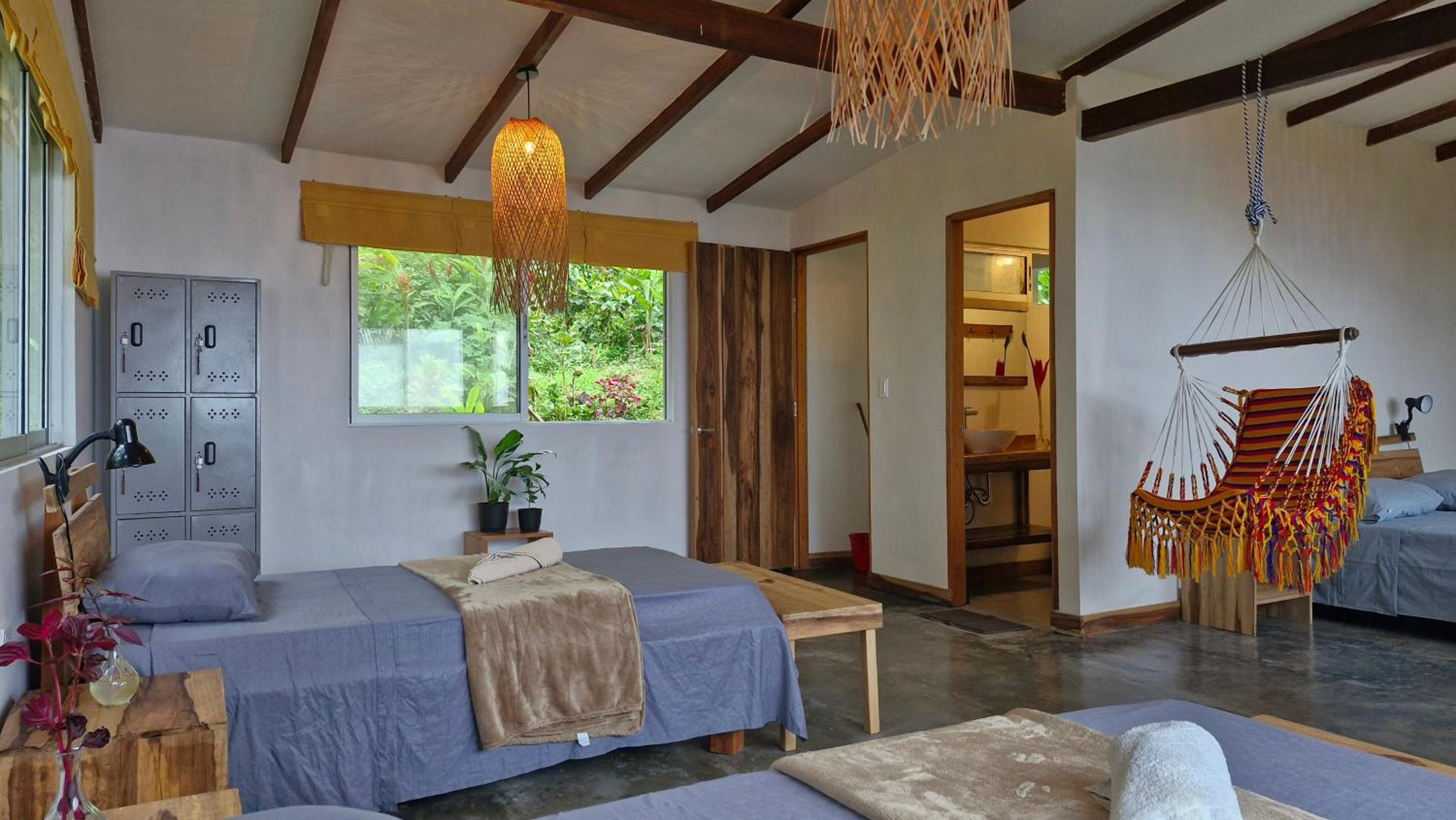 Family Room with Private Bathroom photo 2