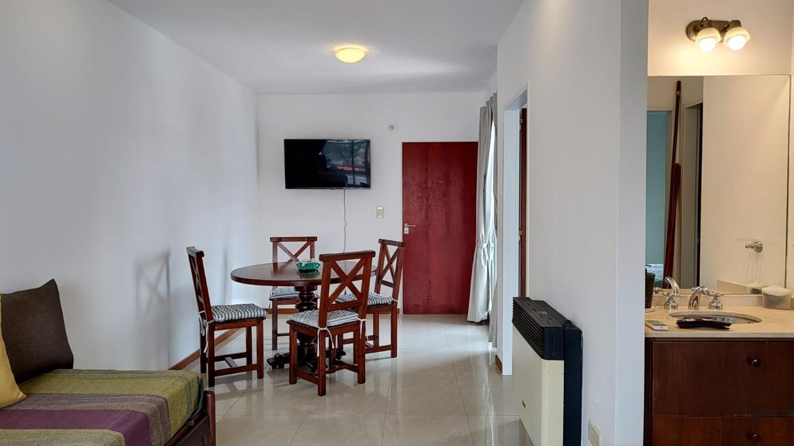 One-Bedroom Apartment photo 2