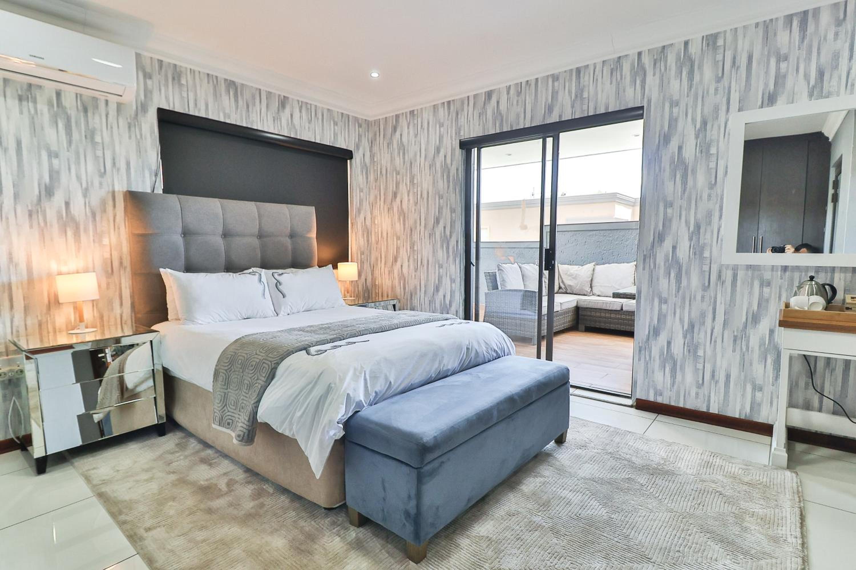 Queen Room With Pool View photo 1