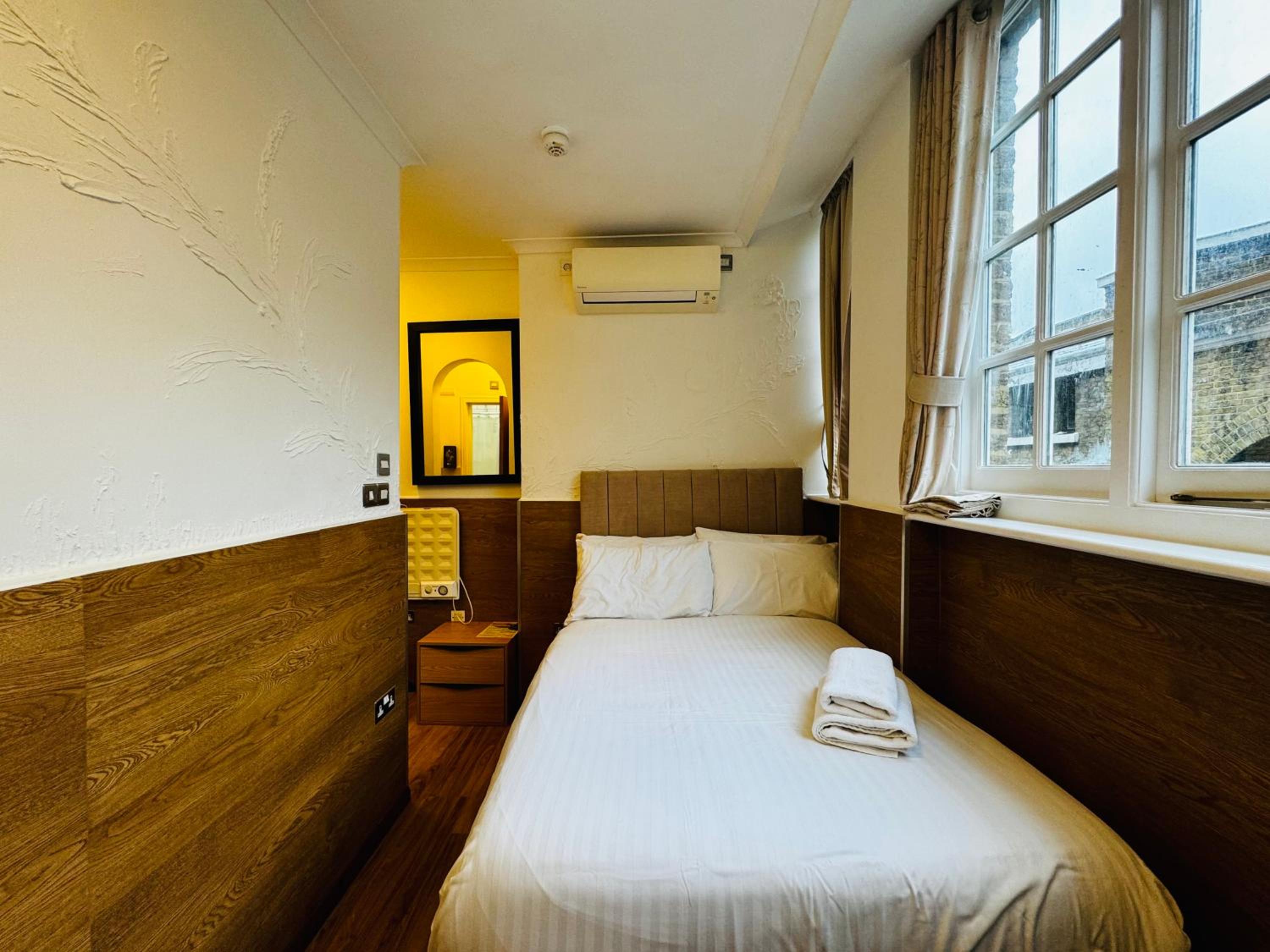 Economy Double Room photo 3