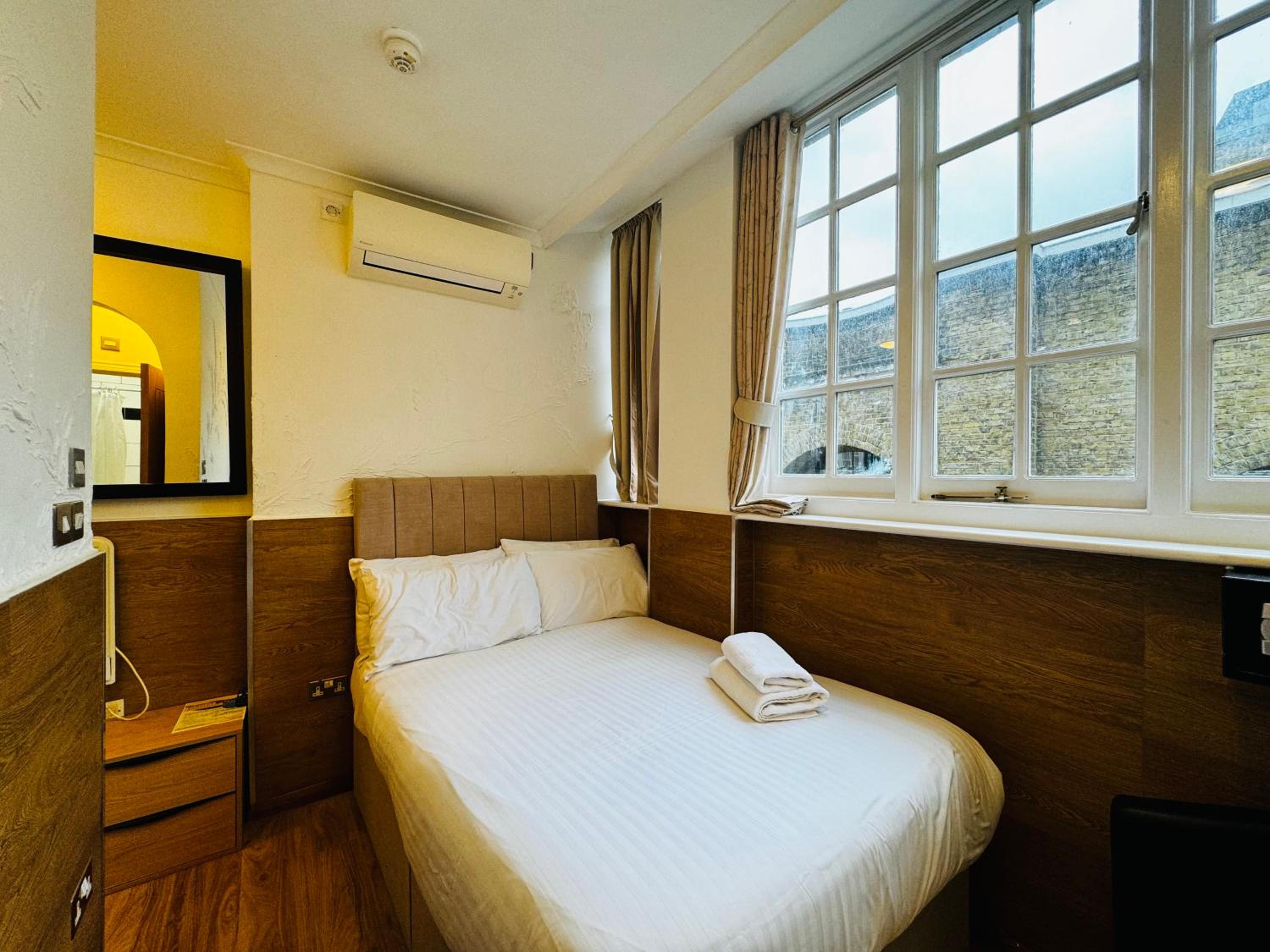 Economy Double Room photo 2