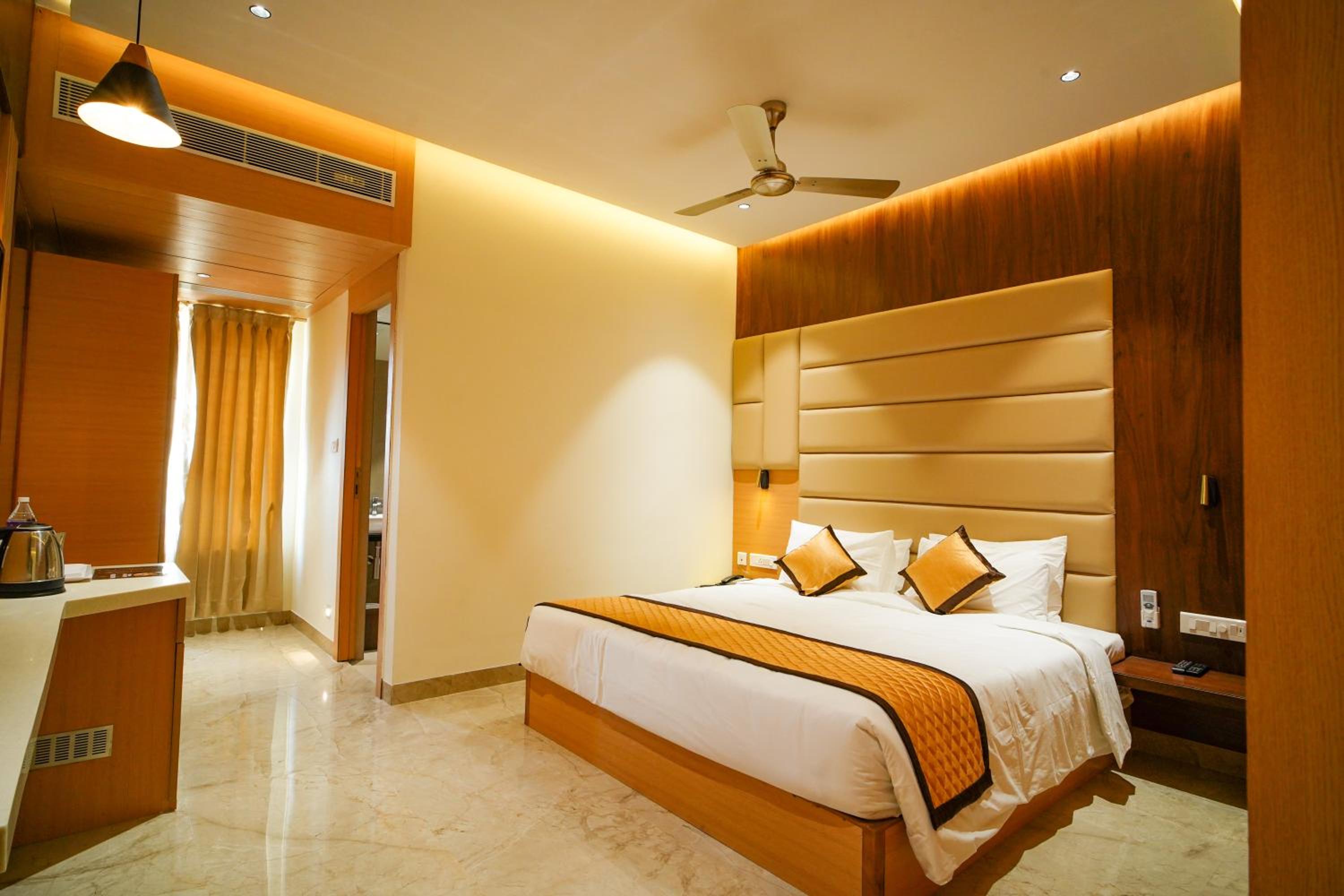 Suite - Photo 6