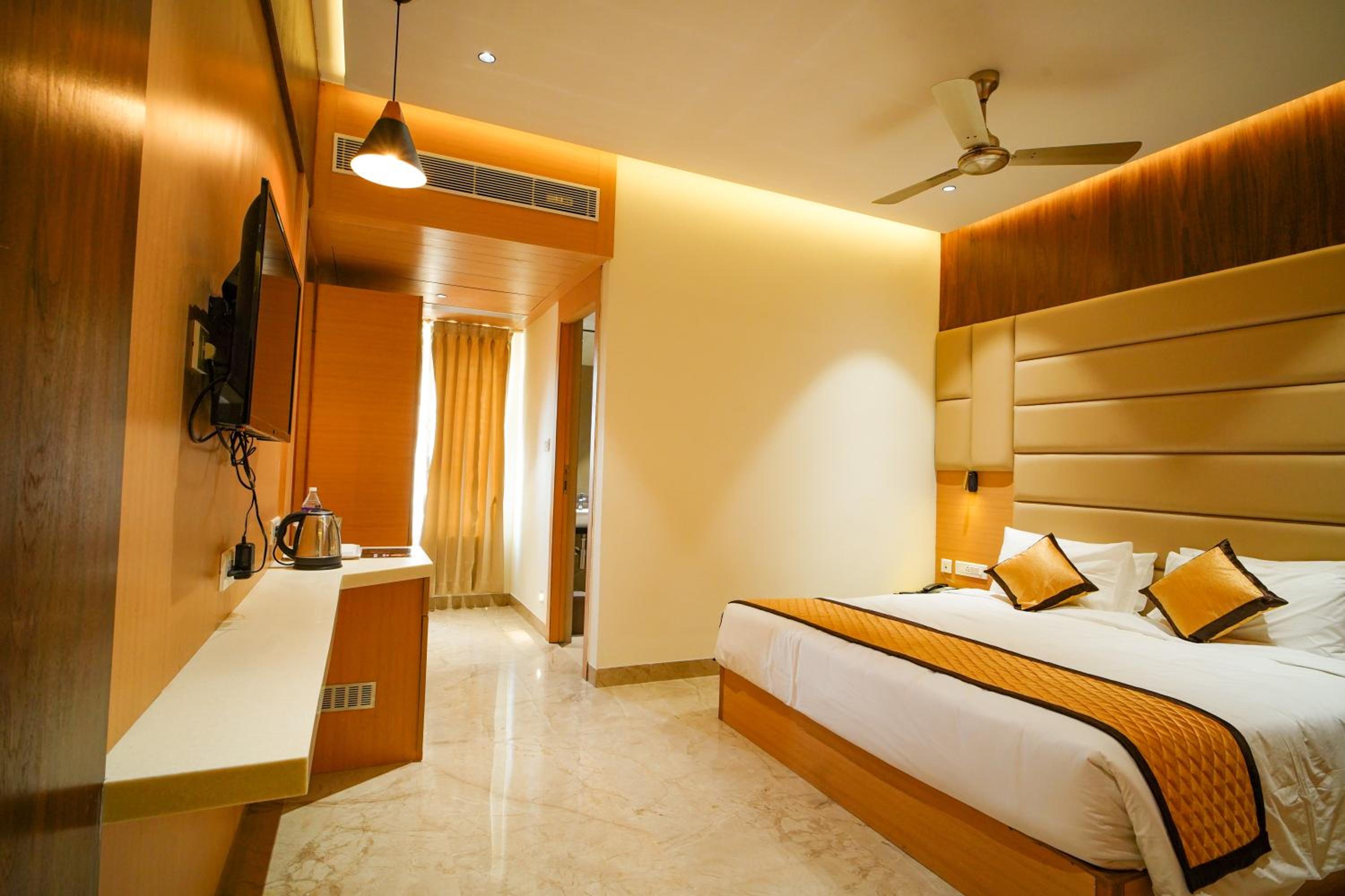 Suite - Photo 3