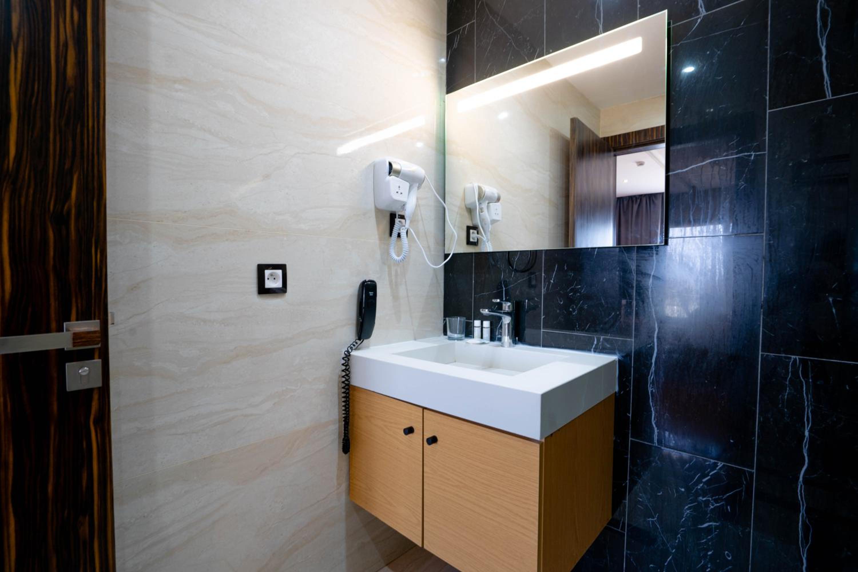 Twin Room - Photo 5